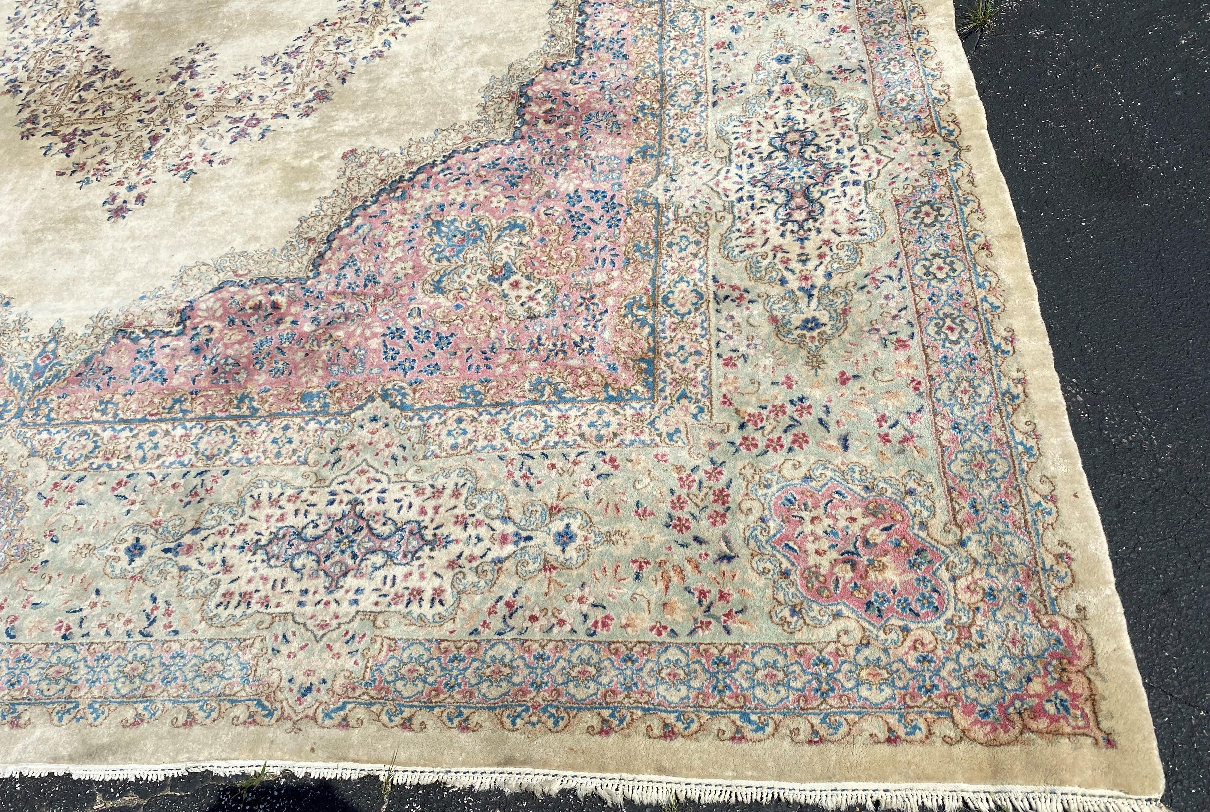 Grand tapis Lavar Kerman de taille palais en vente 2