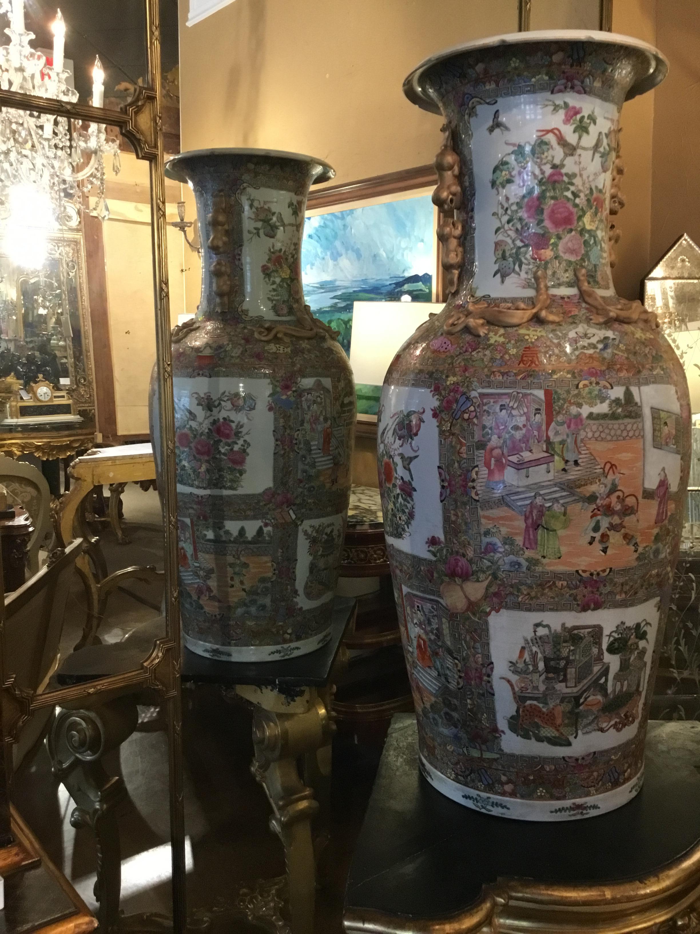 Palace size vases in rose medallion porcelain. Very well painted and in exquisite condition, without repairs.