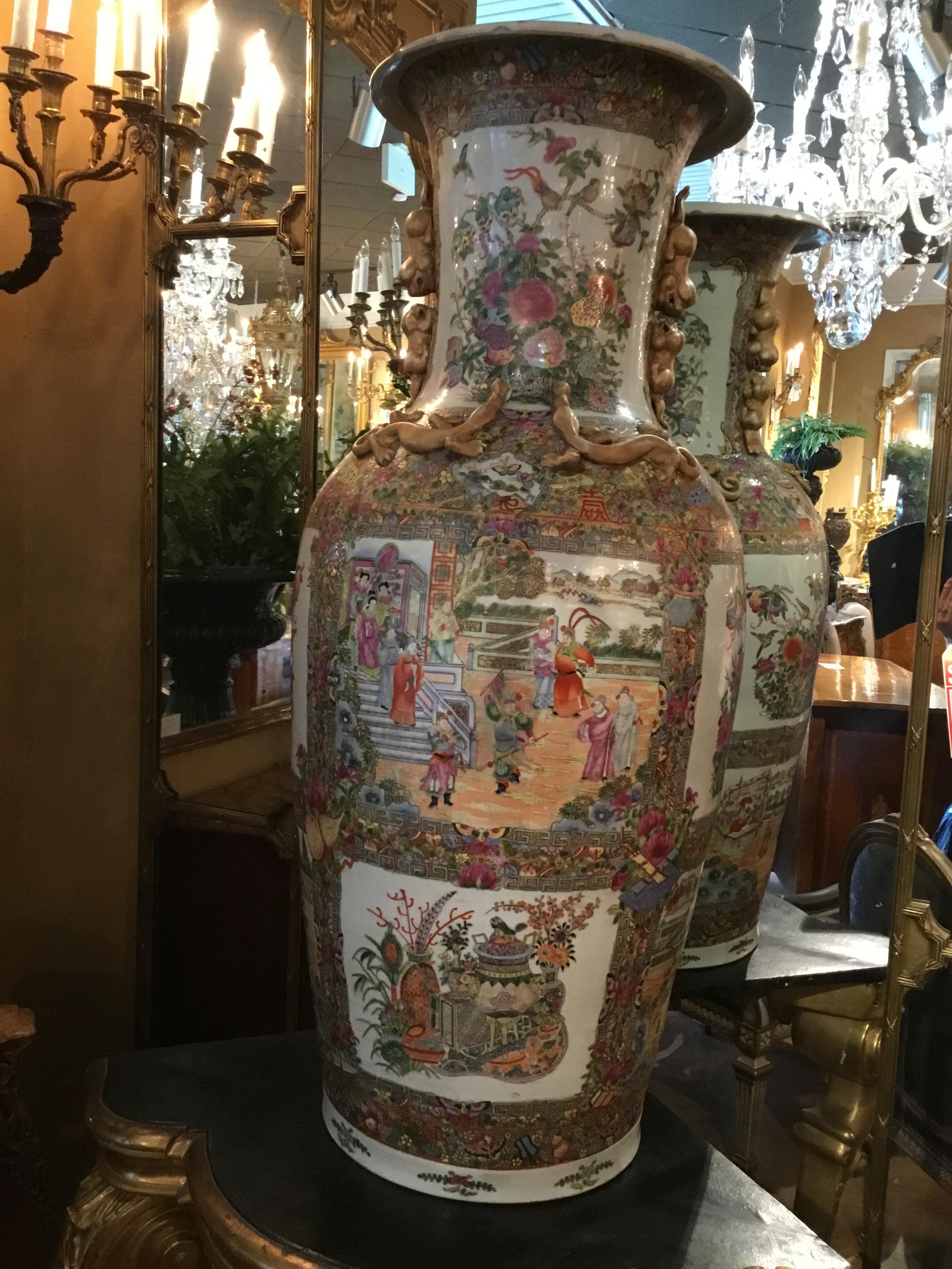 Chinois Vases à médaillon en forme de rose de grande taille:: 20ème siècle en vente