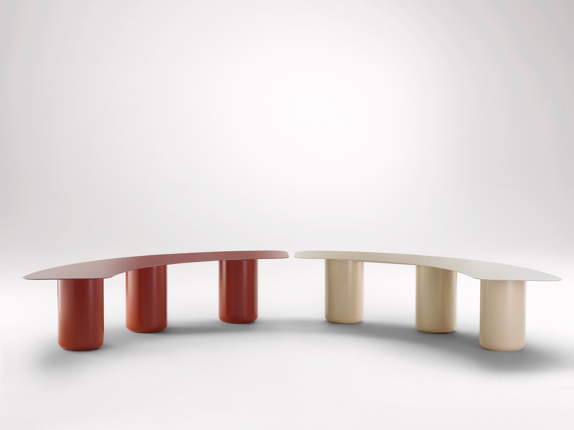 Acciaio Panchina curva grande in eucalipto chiaro di Coco Flip in vendita