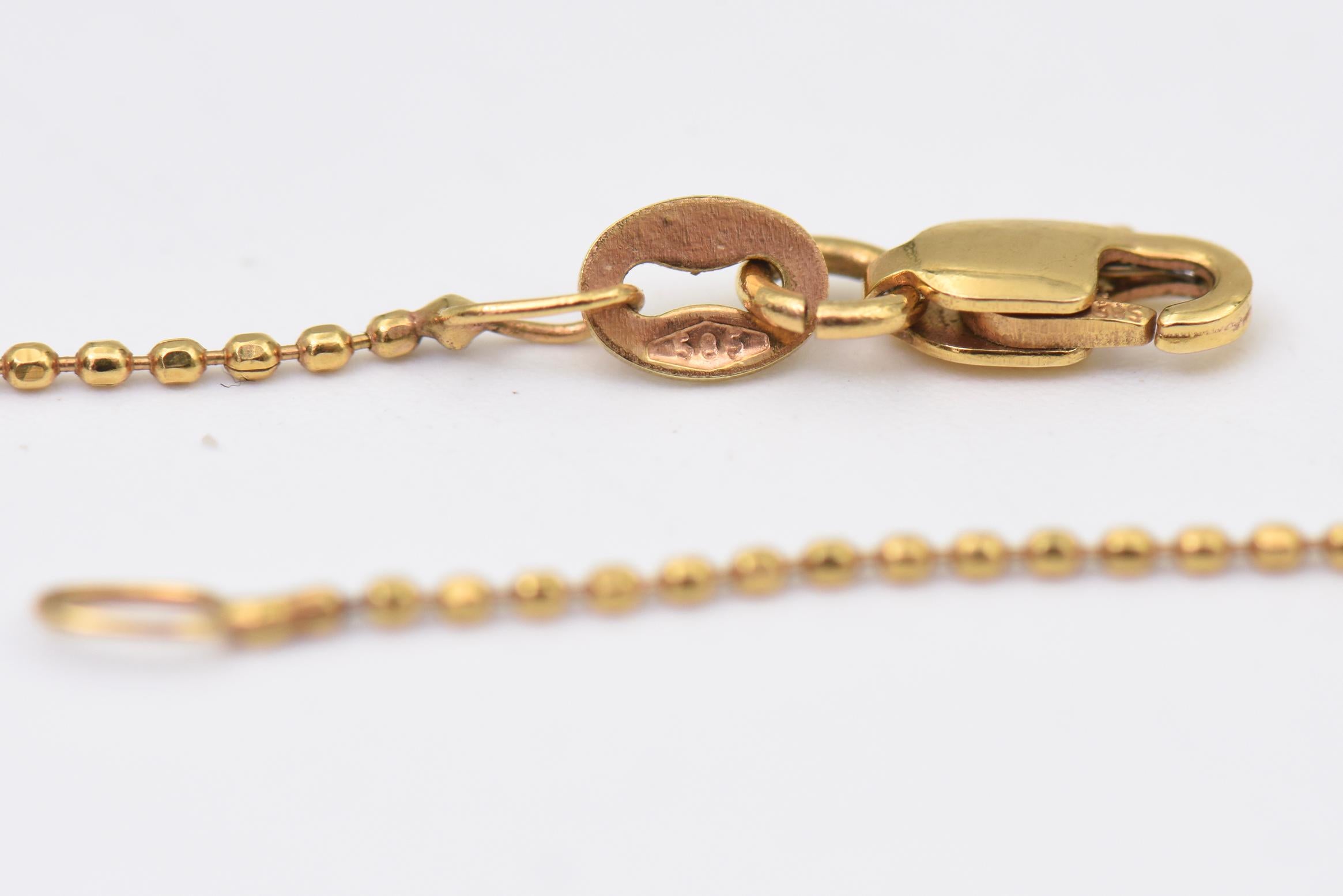 Pendentif à breloques en forme de feuille de palmier avec diamants sur chaîne de boule en or en vente 1