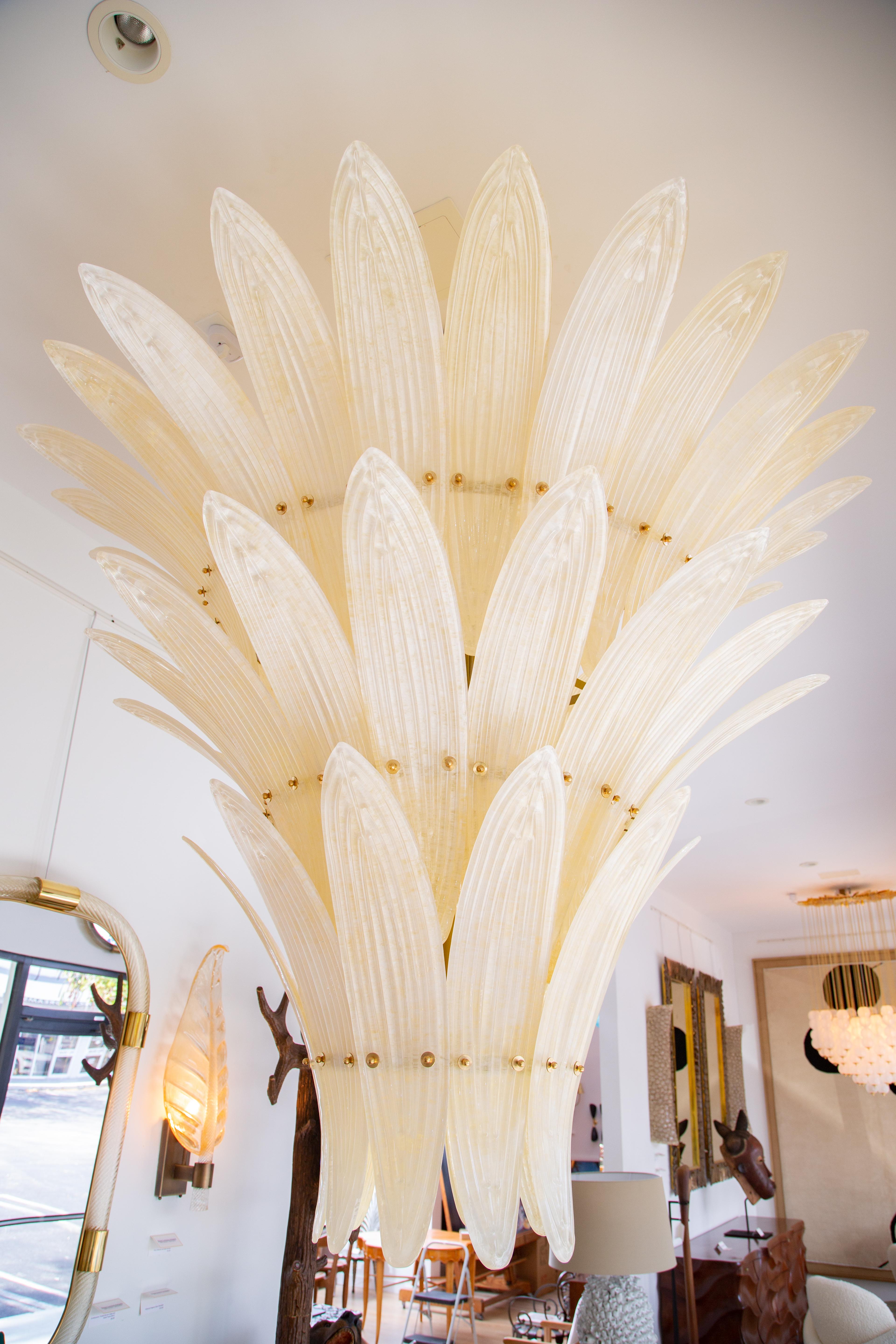 Grand lustre de Murano en verre champagne avec feuilles de palmier  en stock en vente 3