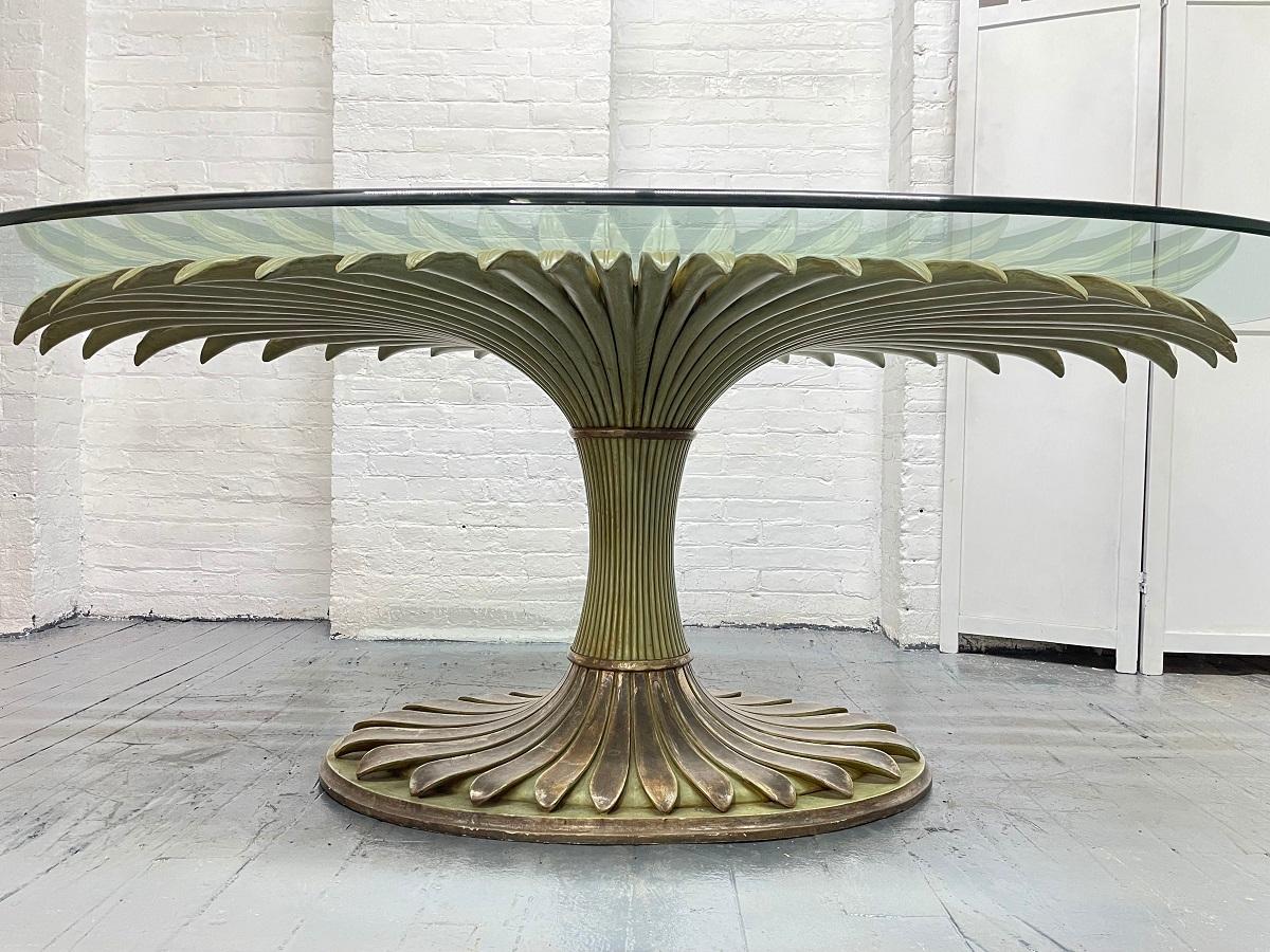 Hollywood Regency Grande table de salle à manger ovale en verre style palmier en vente