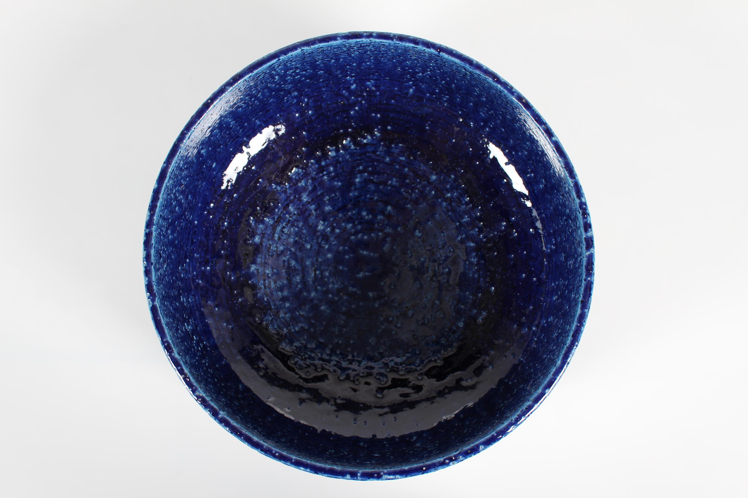 Large Palshus Ceramic Bowl Ø 27 cm with Midnight Blue Glaze Danish Modern, 1960s In Good Condition In Aarhus C, DK