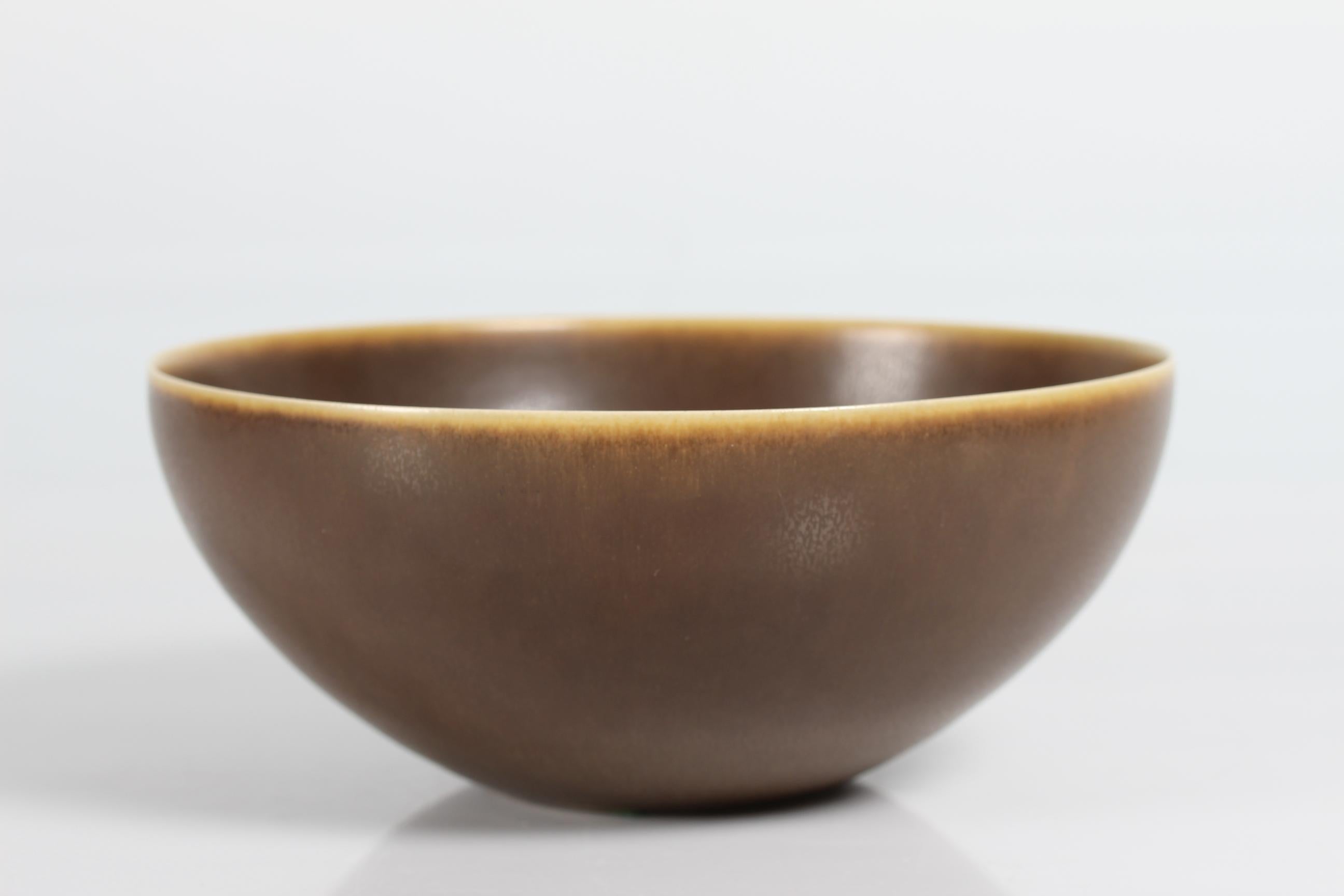 Large unique stoneware bowl designed by Per Linneman-Schmidt for Palshus
The bowl is decorated with dark ocher brown haresfure glaze

Measures: Height 9.6 cm
Diameter 23 cm
 
Very good vintage condition.




   