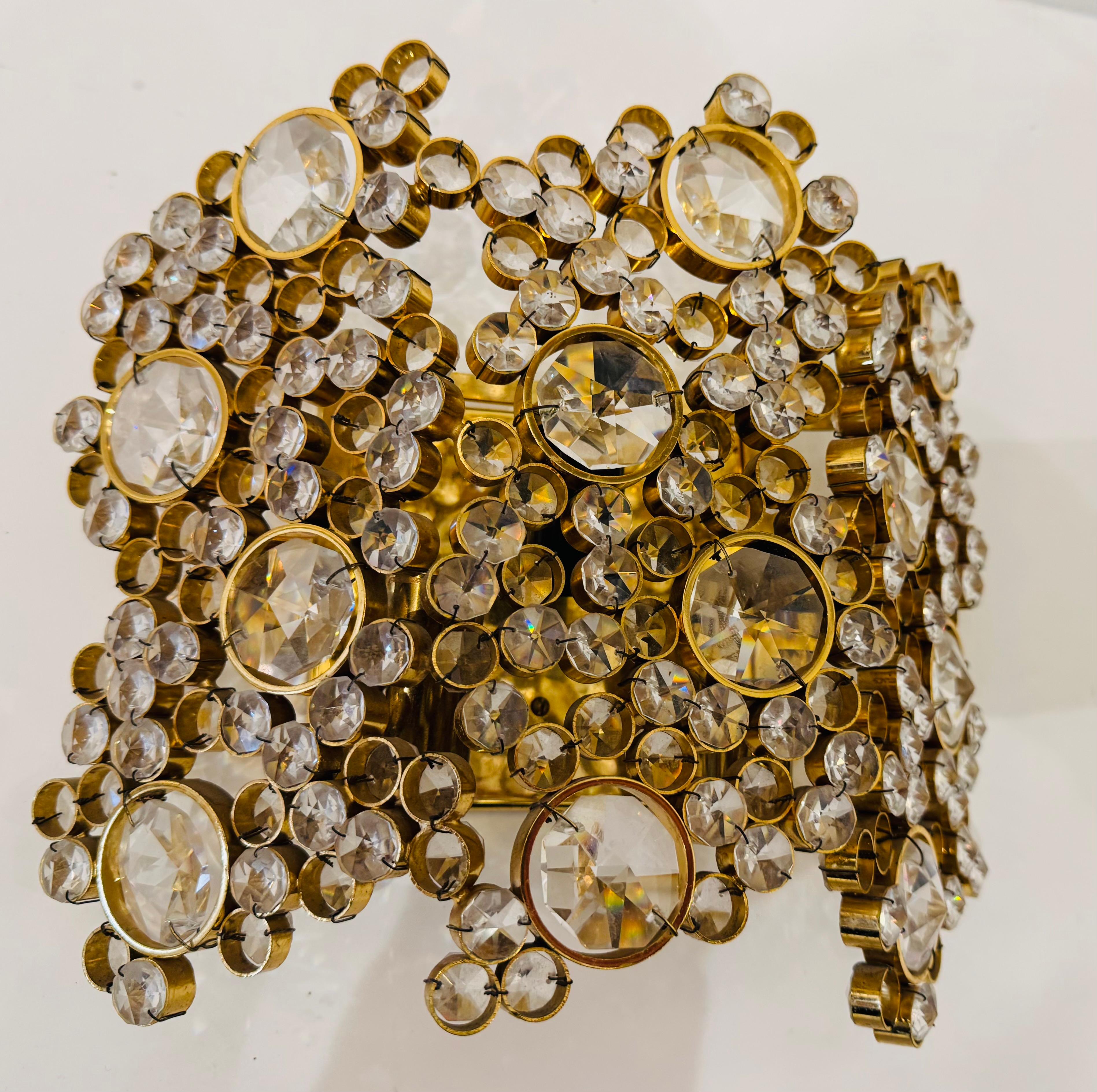 Aplique grande Palwa de cristal austriaco de mediados de los años 60 en Excelente estado para la venta en New York, NY
