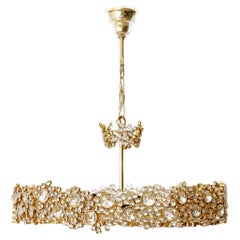 Gran lámpara de araña o colgante Palwa, latón dorado cristal tallado, años 70