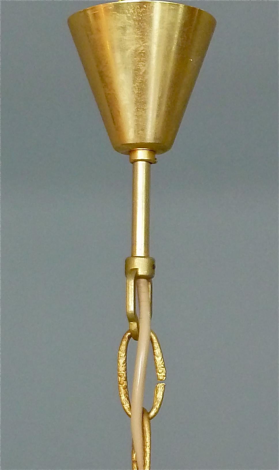 Laiton Grand lustre Palwa en laiton doré et verre de cristal à facettes Palme, années 1960 en vente