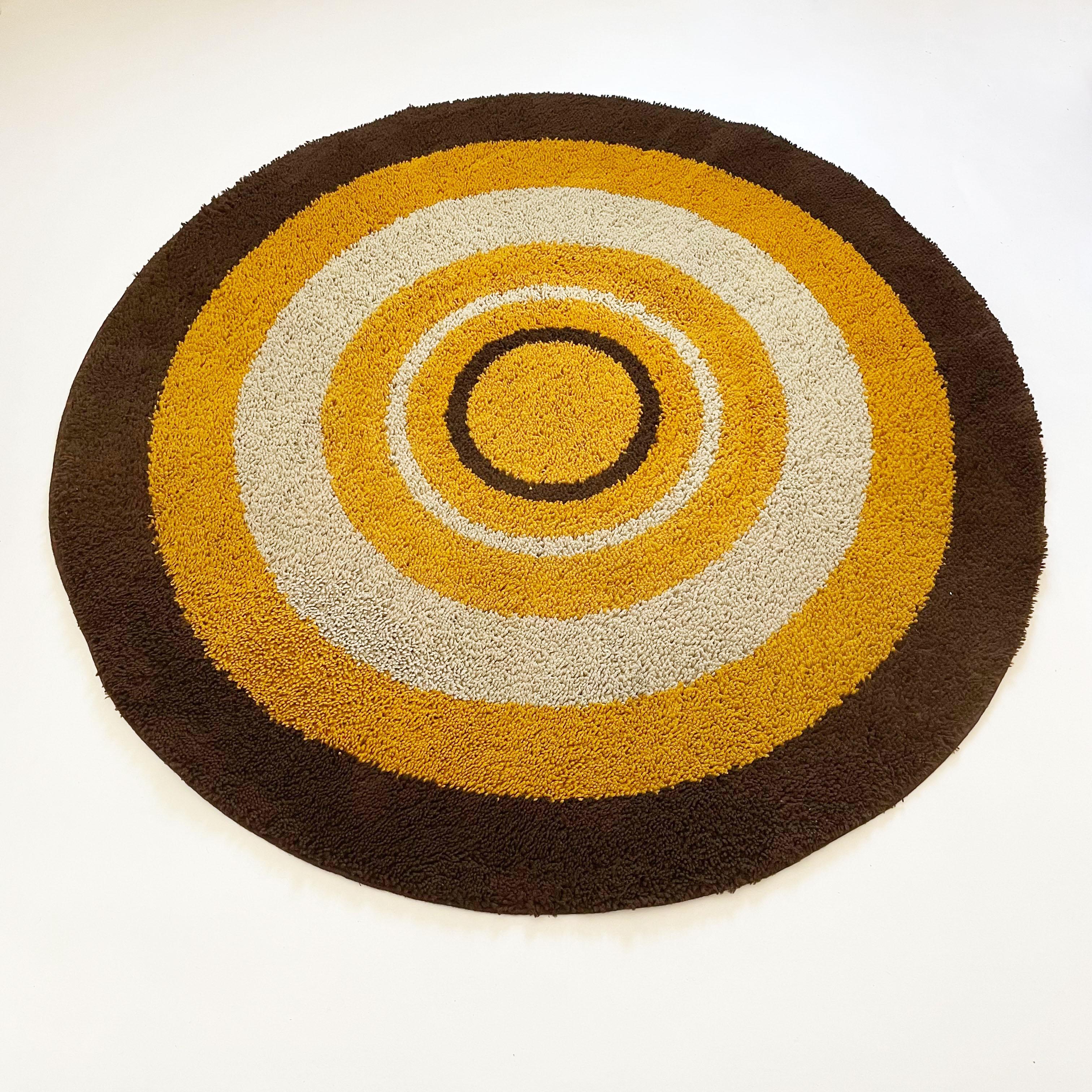 Extra large rug with Panton style pattern.


Decade:

1970s


Oigin:

Germany


Producer:

Reichel Carpets, Germany



This rug is a great example of 1970s pop art interior. Made in high quality weaving technique. This high