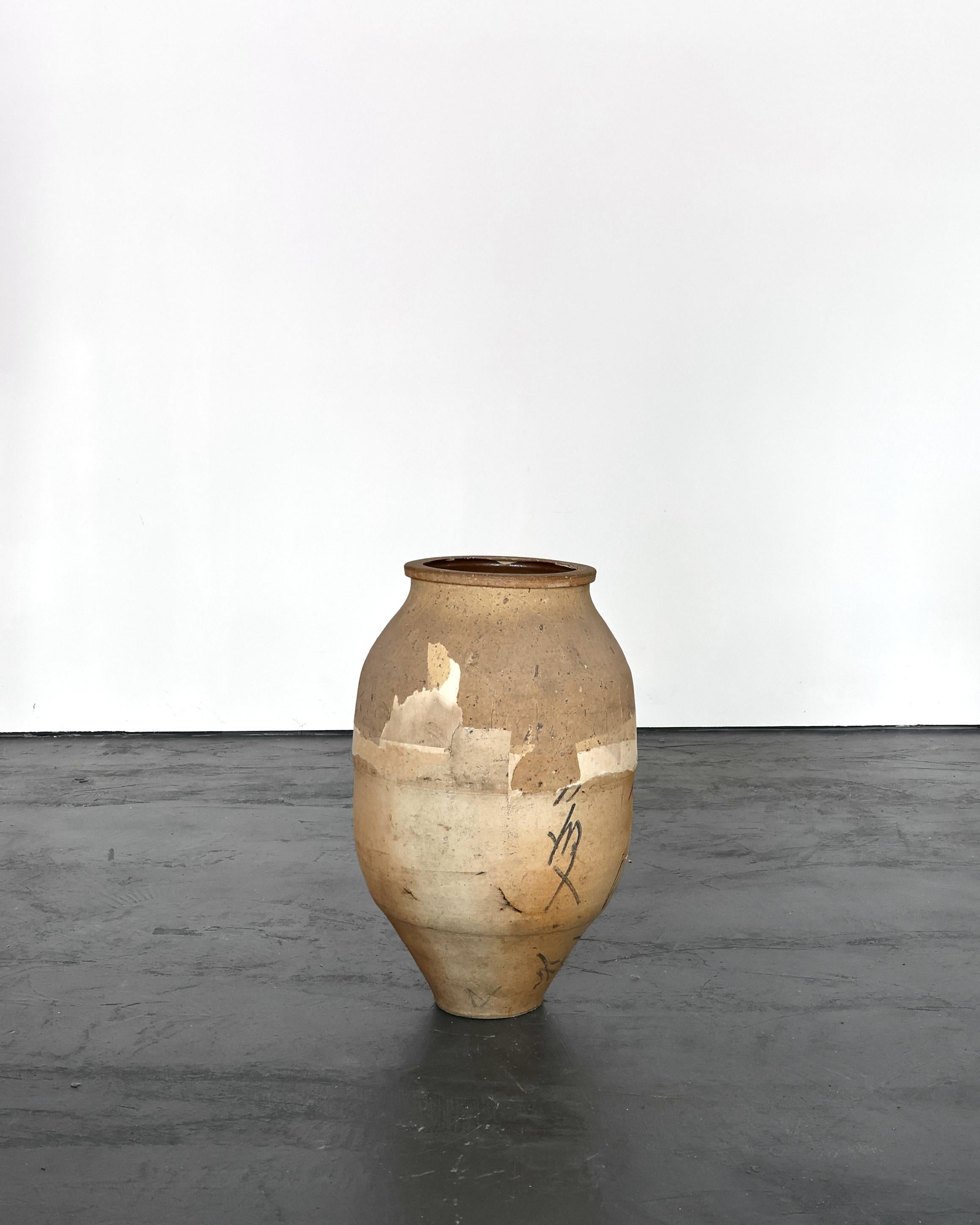 Gran Vasija Japonesa Wabi Wabi de Terracota Cubierta de Papel Japonés en venta