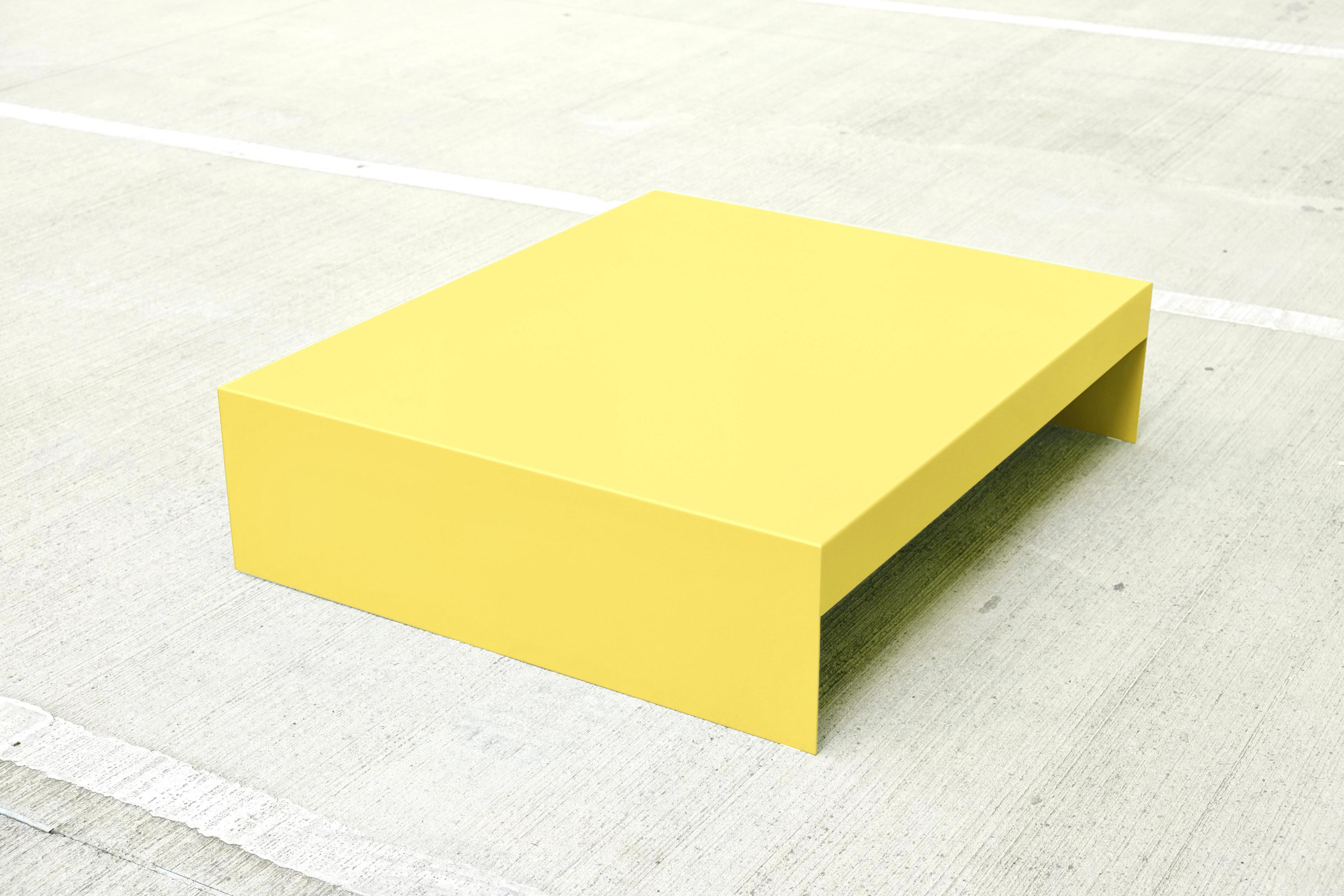 Large Paper White Single Form Coffee Table in Aluminium - Customisable en venta 9
