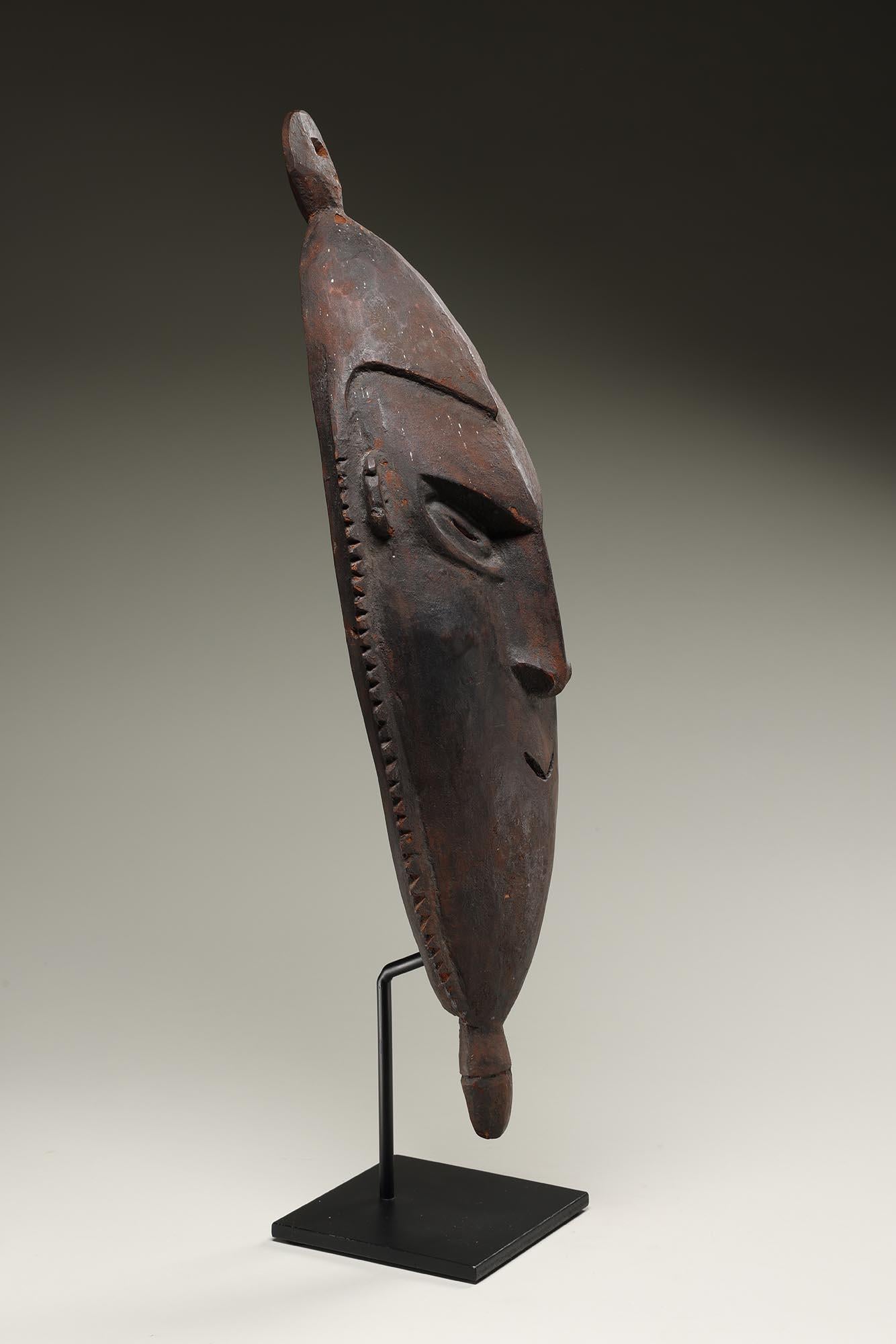 Máscara grande del río Sepik de Papúa Nueva Guinea Rostro fuerte Tallado a mano en venta