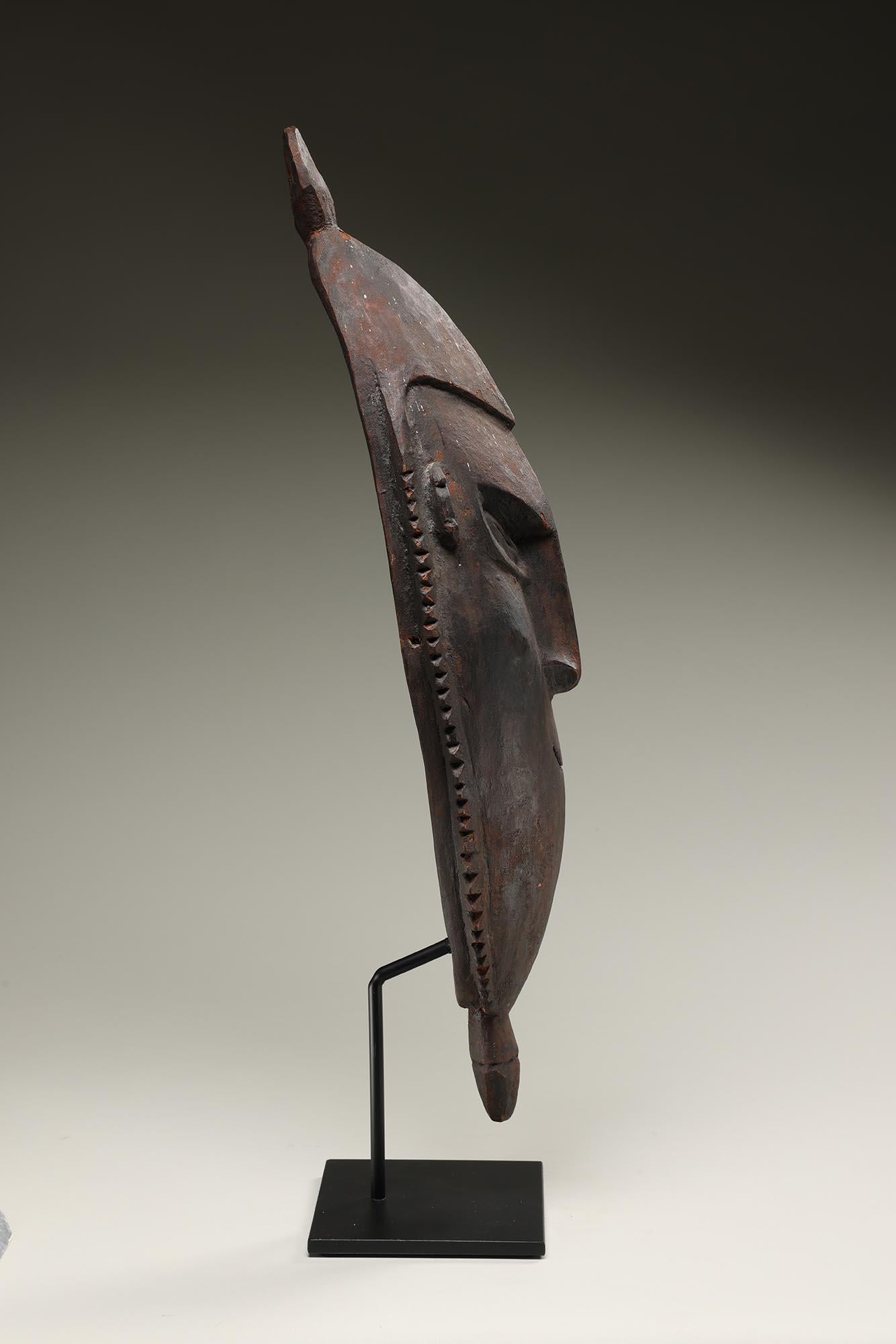 Máscara grande del río Sepik de Papúa Nueva Guinea Rostro fuerte en Bastante bueno estado para la venta en Point Richmond, CA