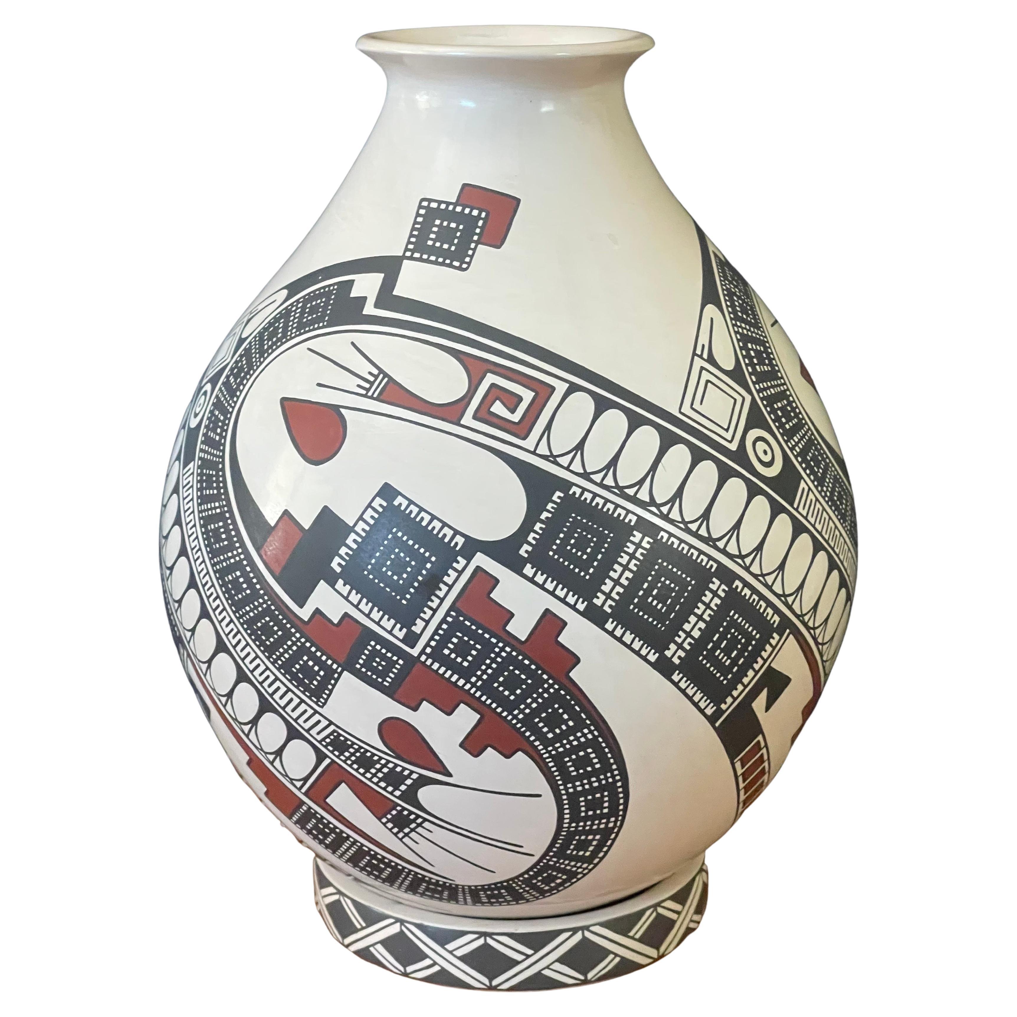 Large "Paquime Pottery" Jar / Olla by Jorge Quintana for Mata Ortiz For Sale