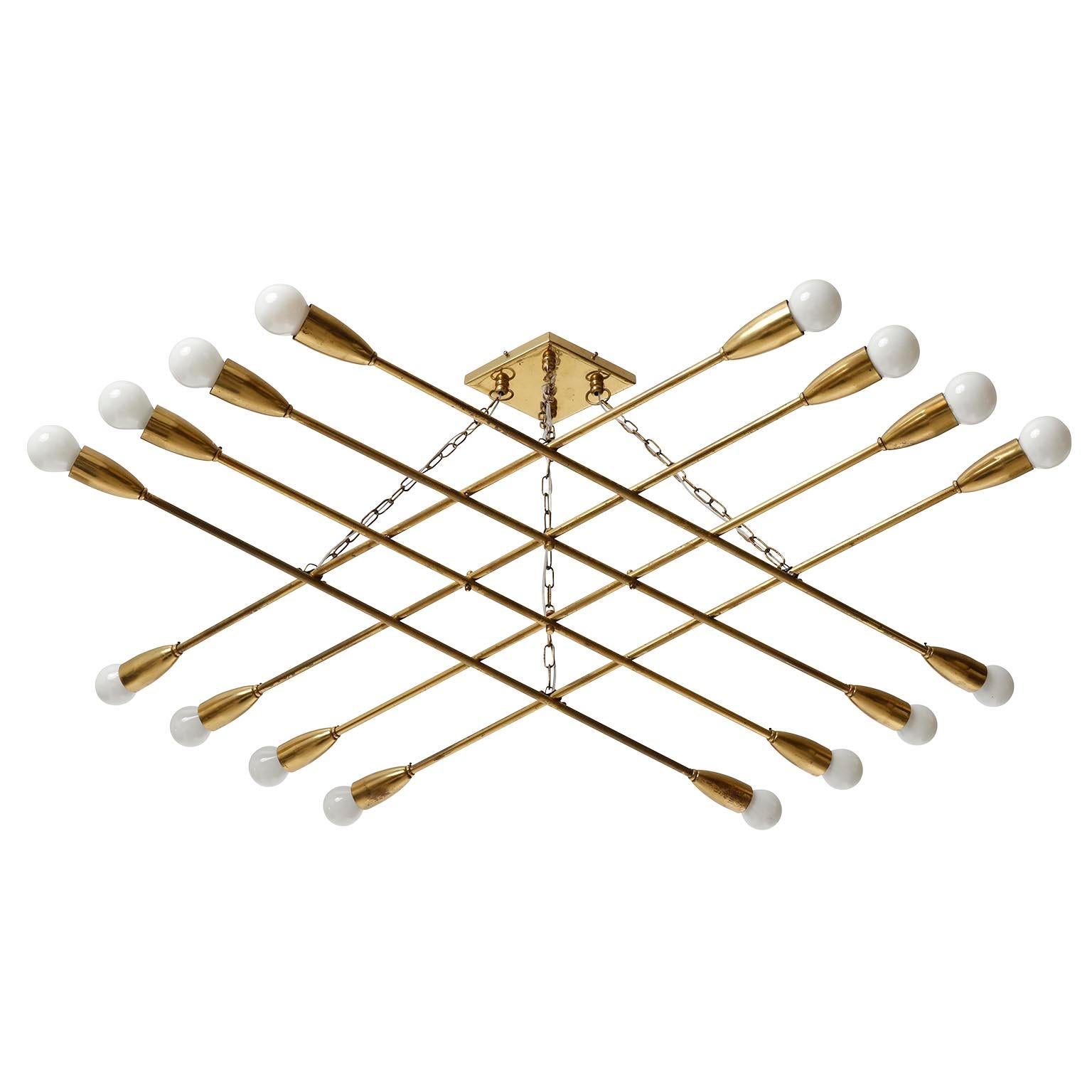 Patinato Lampadario a sospensione in ottone a 16 lampadine a forma geometrica di Rupert Nikoll, anni '60 in vendita