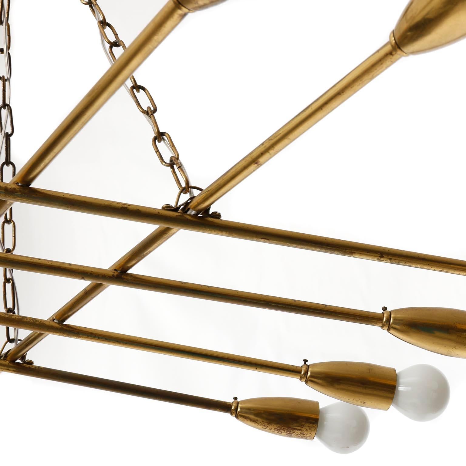 Lampadario a sospensione in ottone a 16 lampadine a forma geometrica di Rupert Nikoll, anni '60 in vendita 1