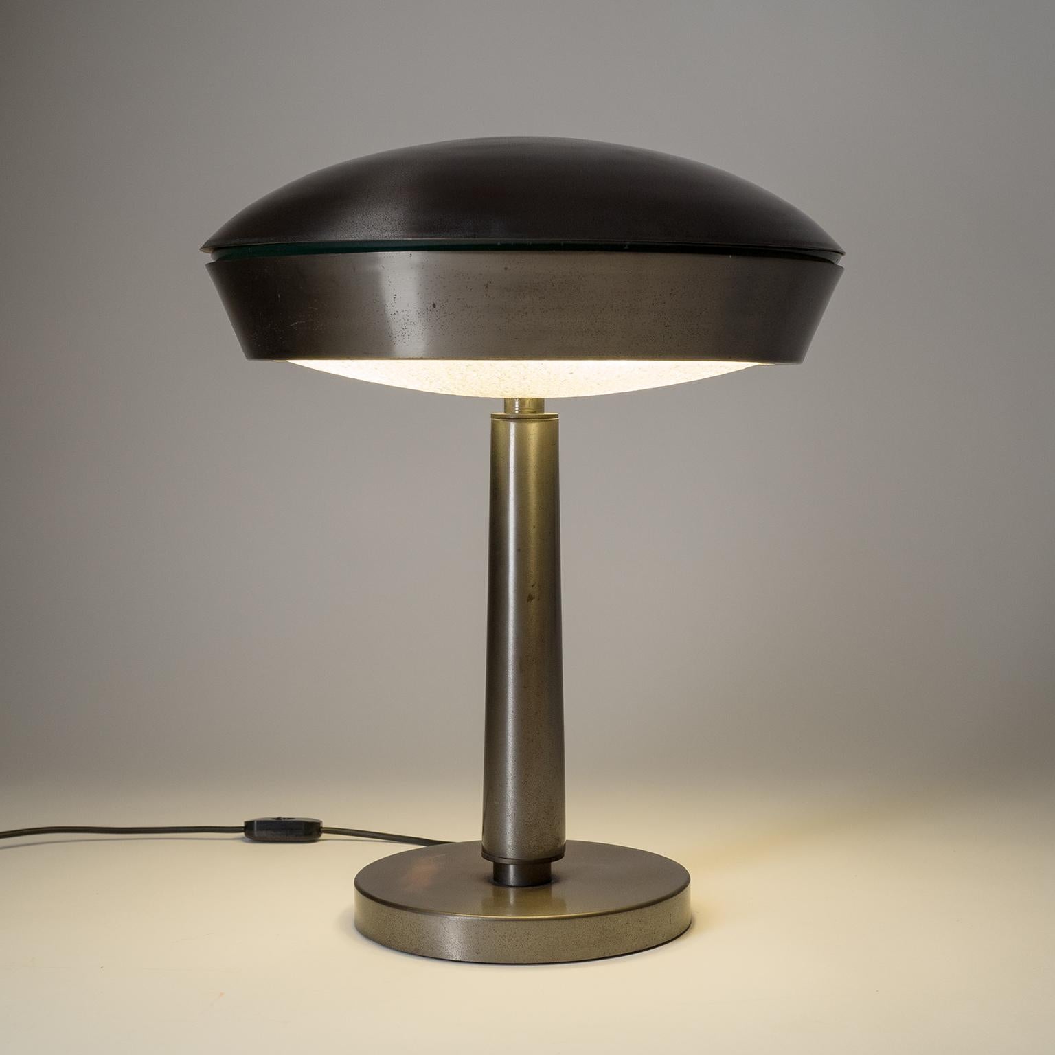 Grande lampe de bureau en laiton patiné, années 1960, Italie en vente 5