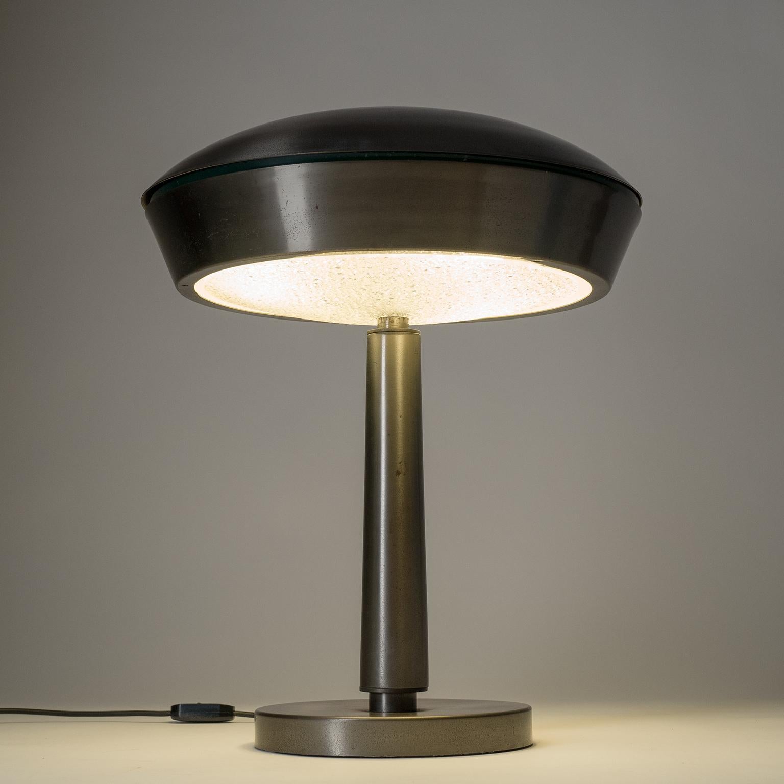 Grande lampe de bureau en laiton patiné, années 1960, Italie en vente 6