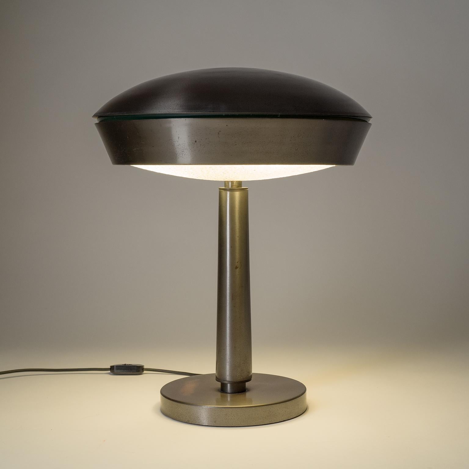 Mid-Century Modern Large Patinated Brass Table Lamp, 1960s, Italy For Sale