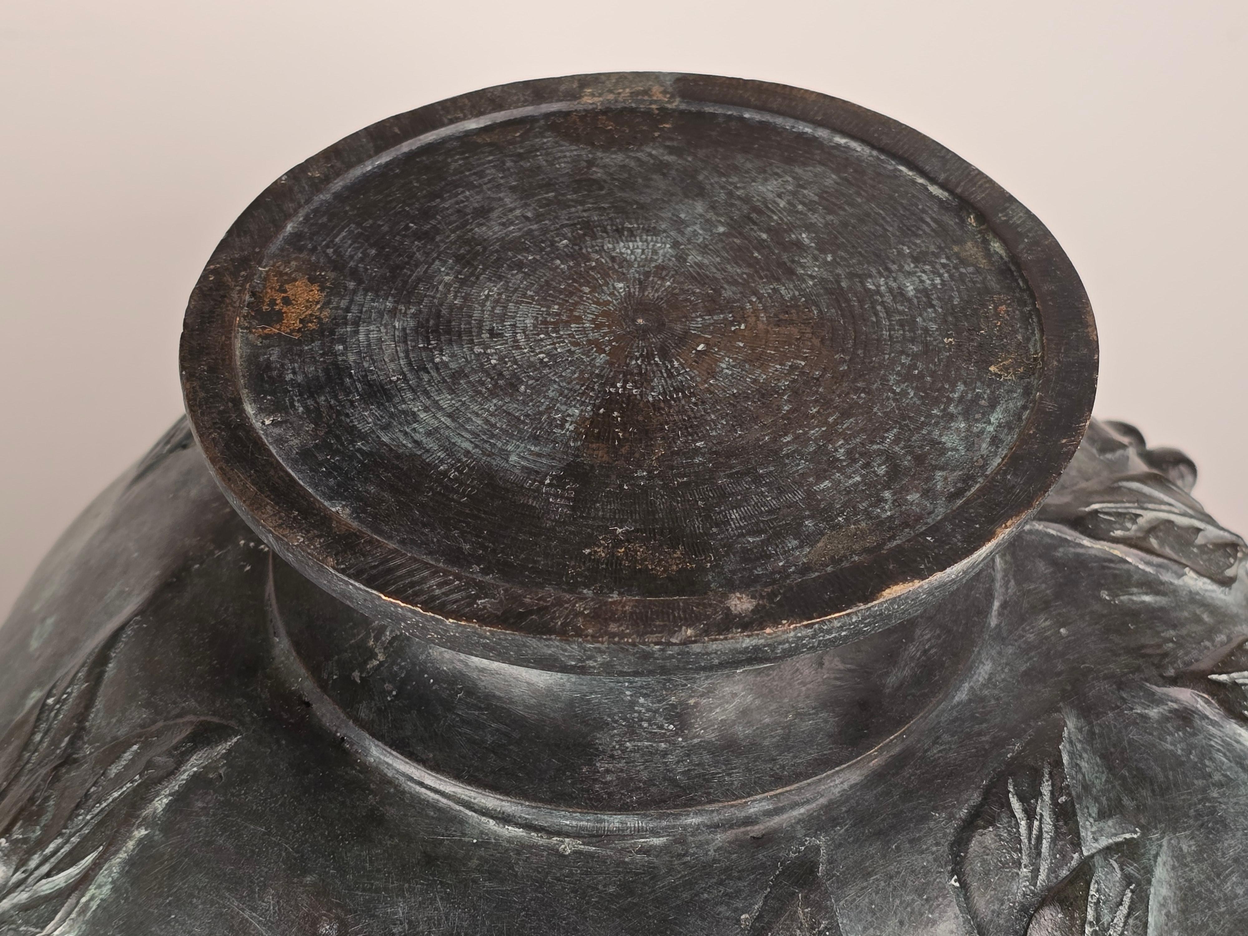 Grand bol néoclassique en bronze patiné en vente 3