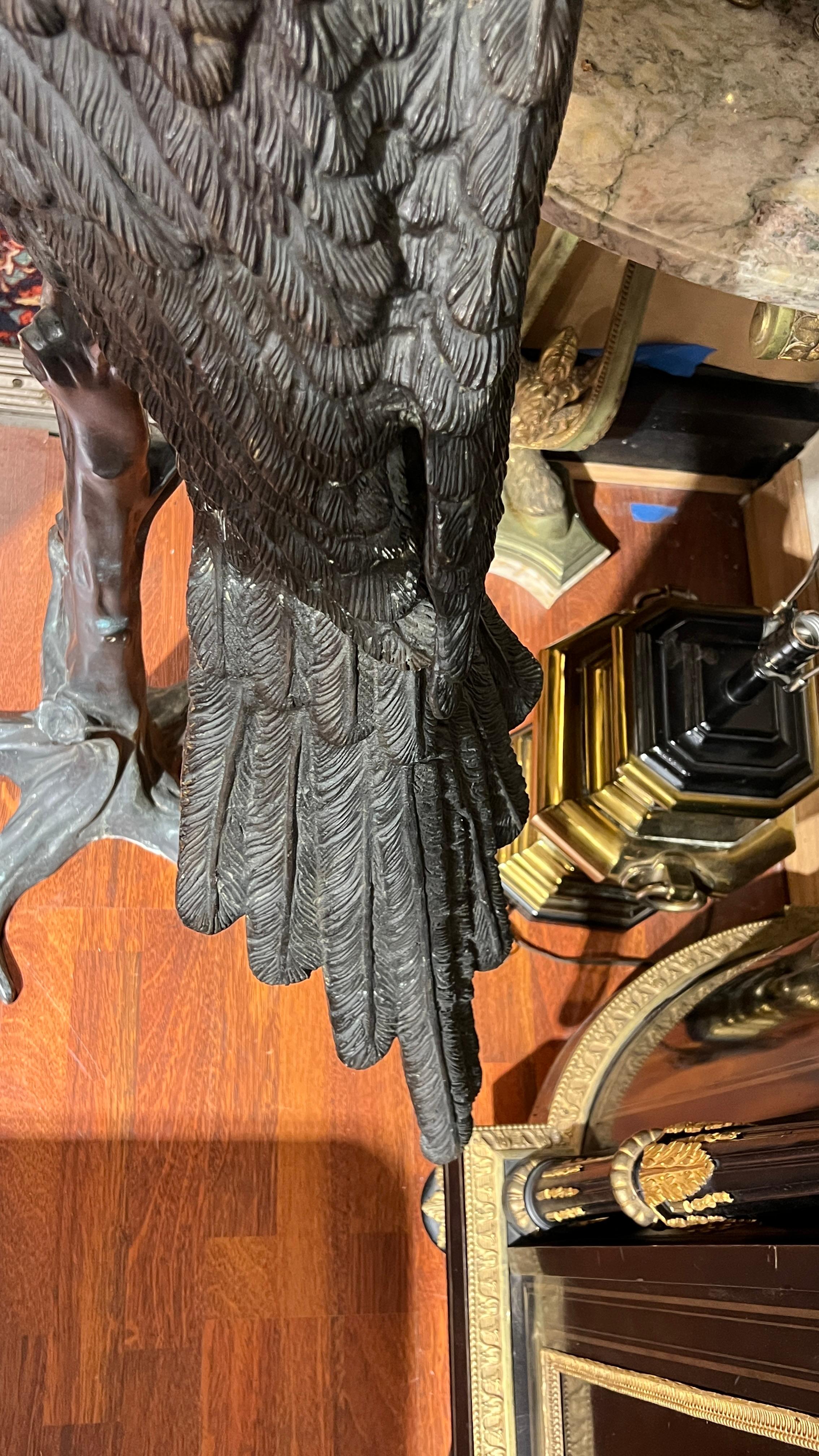 Gran loro de bronce patinado sobre percha según Jules Moigniez en venta 3