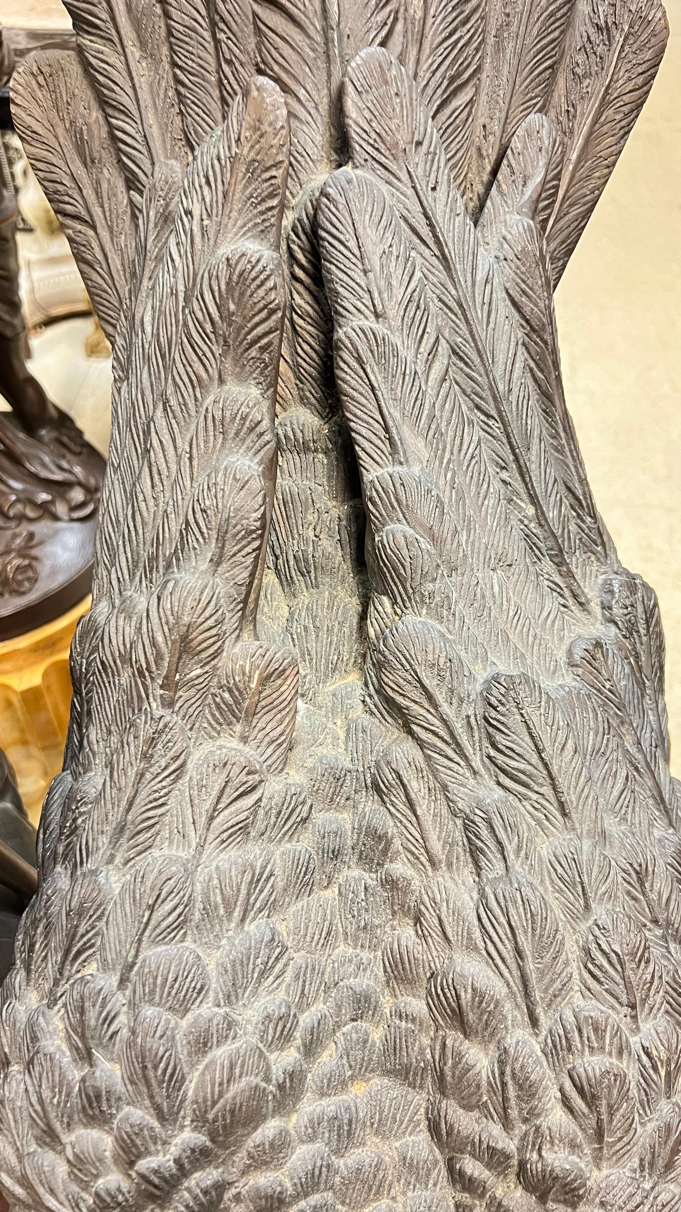 Européen Grande sculpture de perroquet en bronze patiné d'après Jules Moigniez en vente