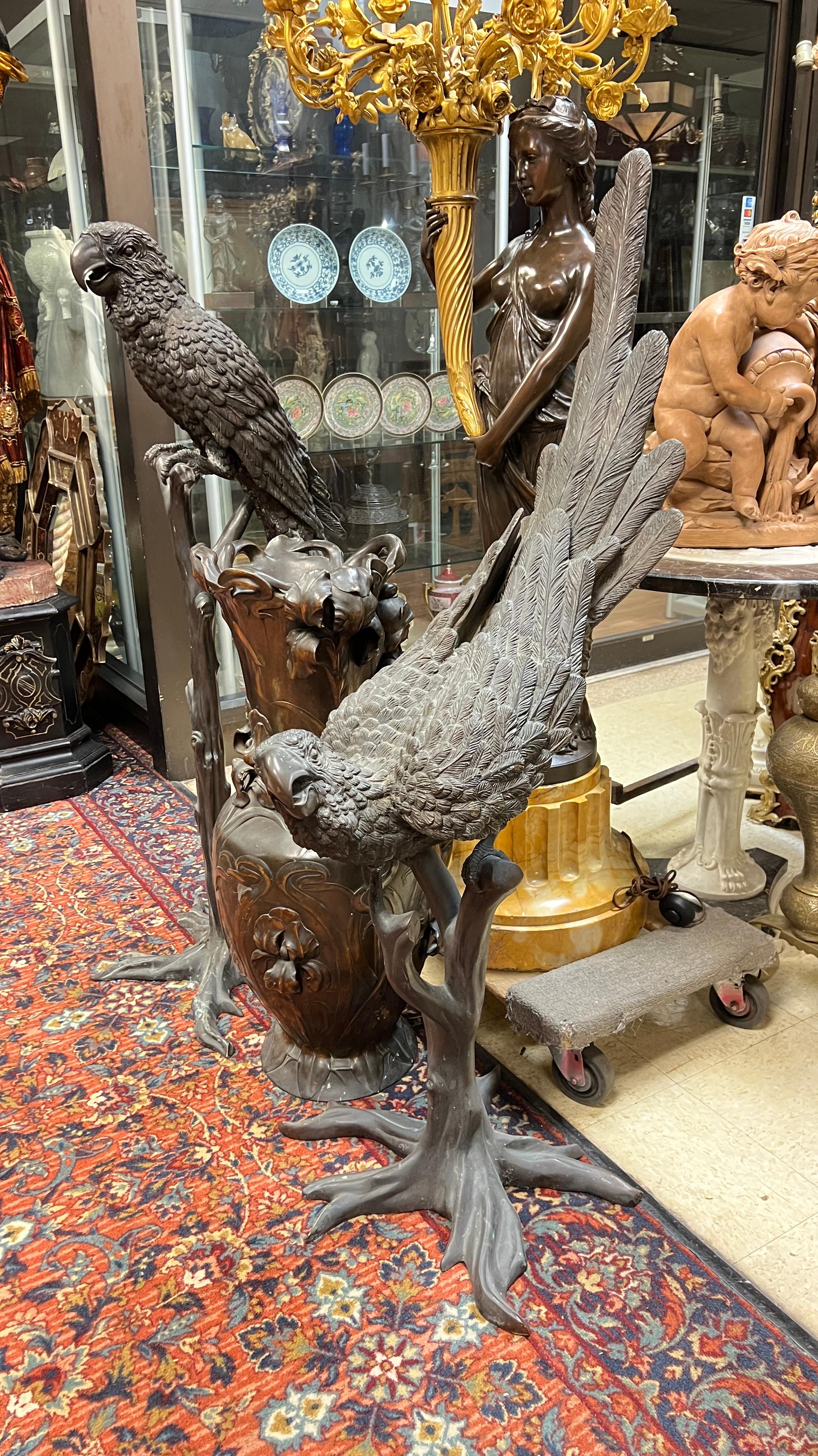 Grande sculpture de perroquet en bronze patiné d'après Jules Moigniez Bon état - En vente à New York, NY