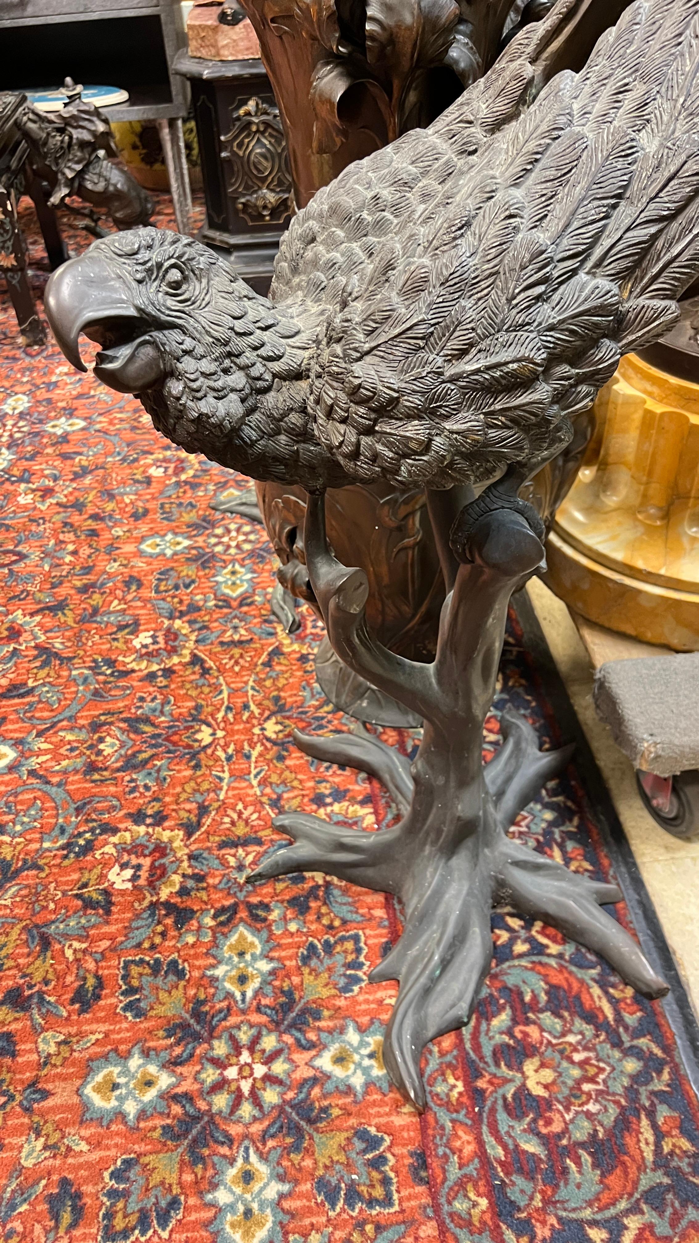 Fin du 20e siècle Grande sculpture de perroquet en bronze patiné d'après Jules Moigniez en vente