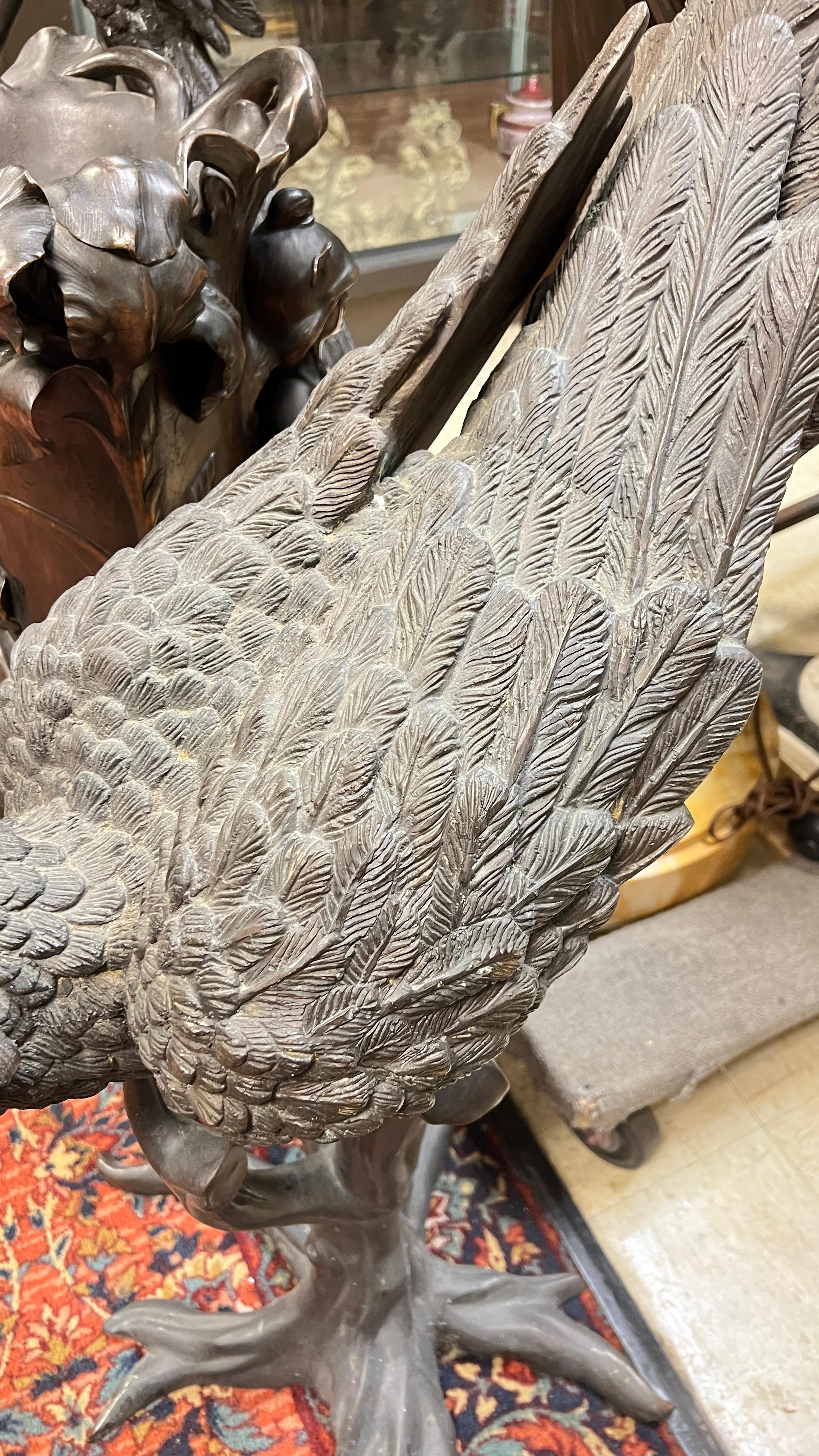 Grande sculpture de perroquet en bronze patiné d'après Jules Moigniez en vente 1