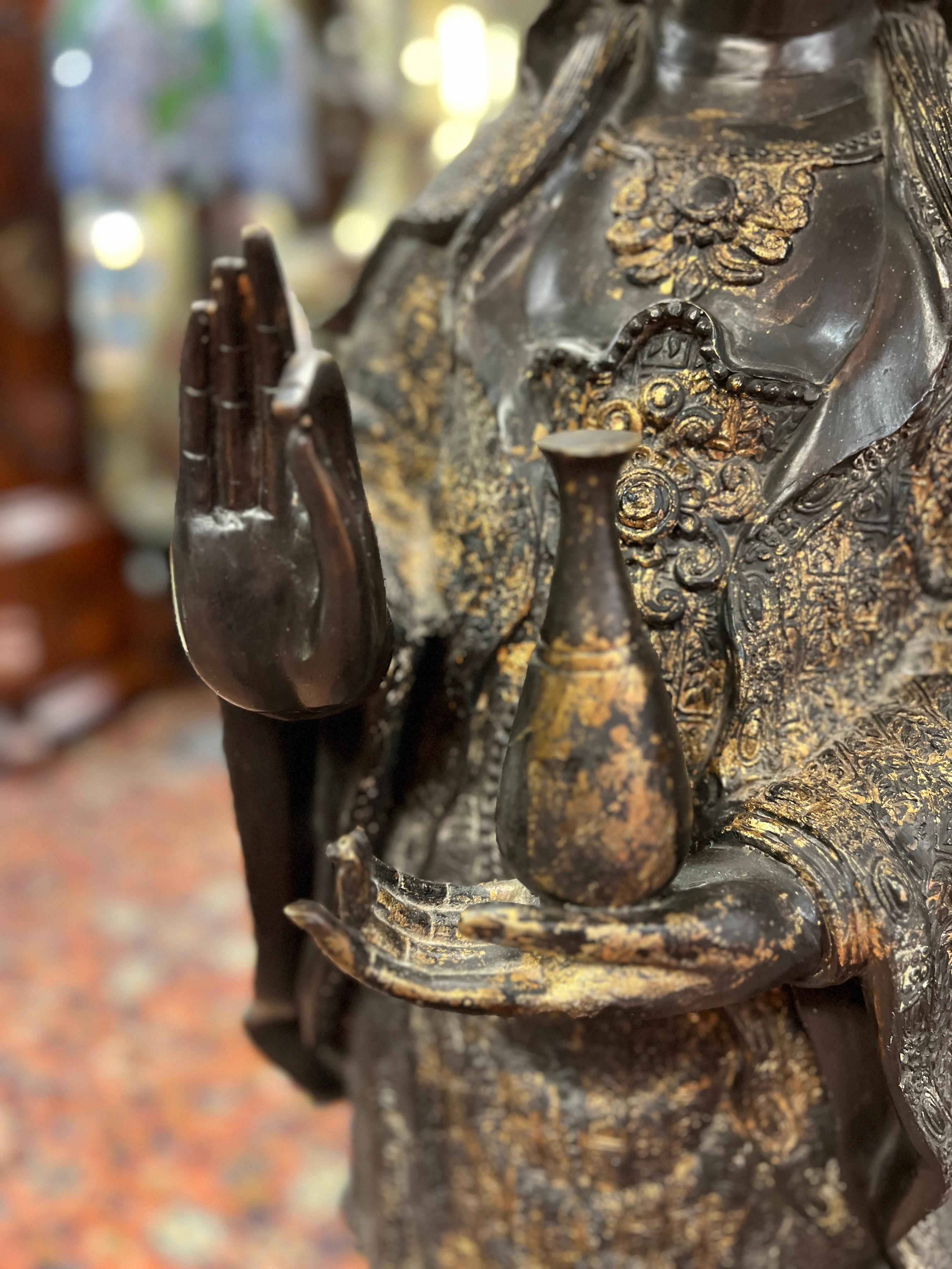 Gran estatua / escultura de Buda Guanyin de pie, de bronce patinado en Bueno estado para la venta en New York, NY