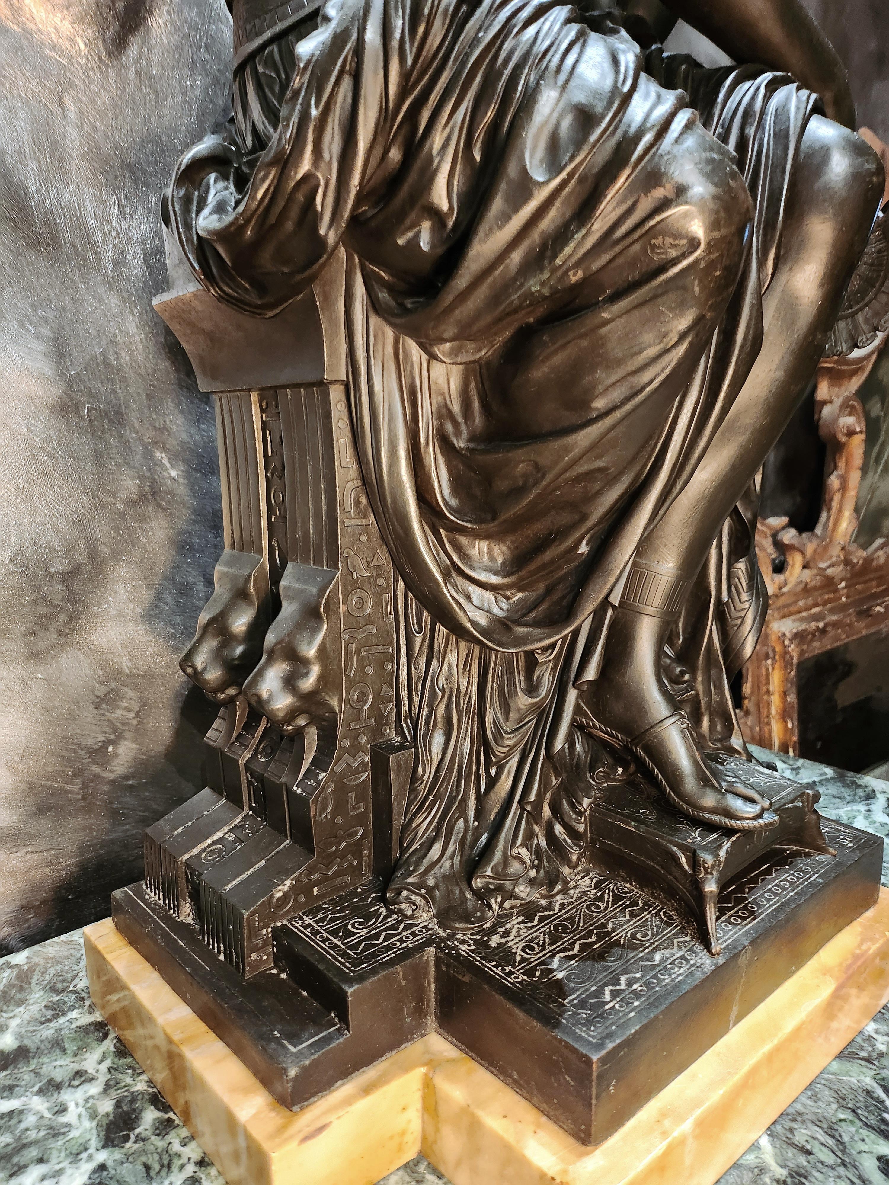 Grande statue de Cléopâtre en bronze patiné, M. I&M, France 19e siècle en vente 2