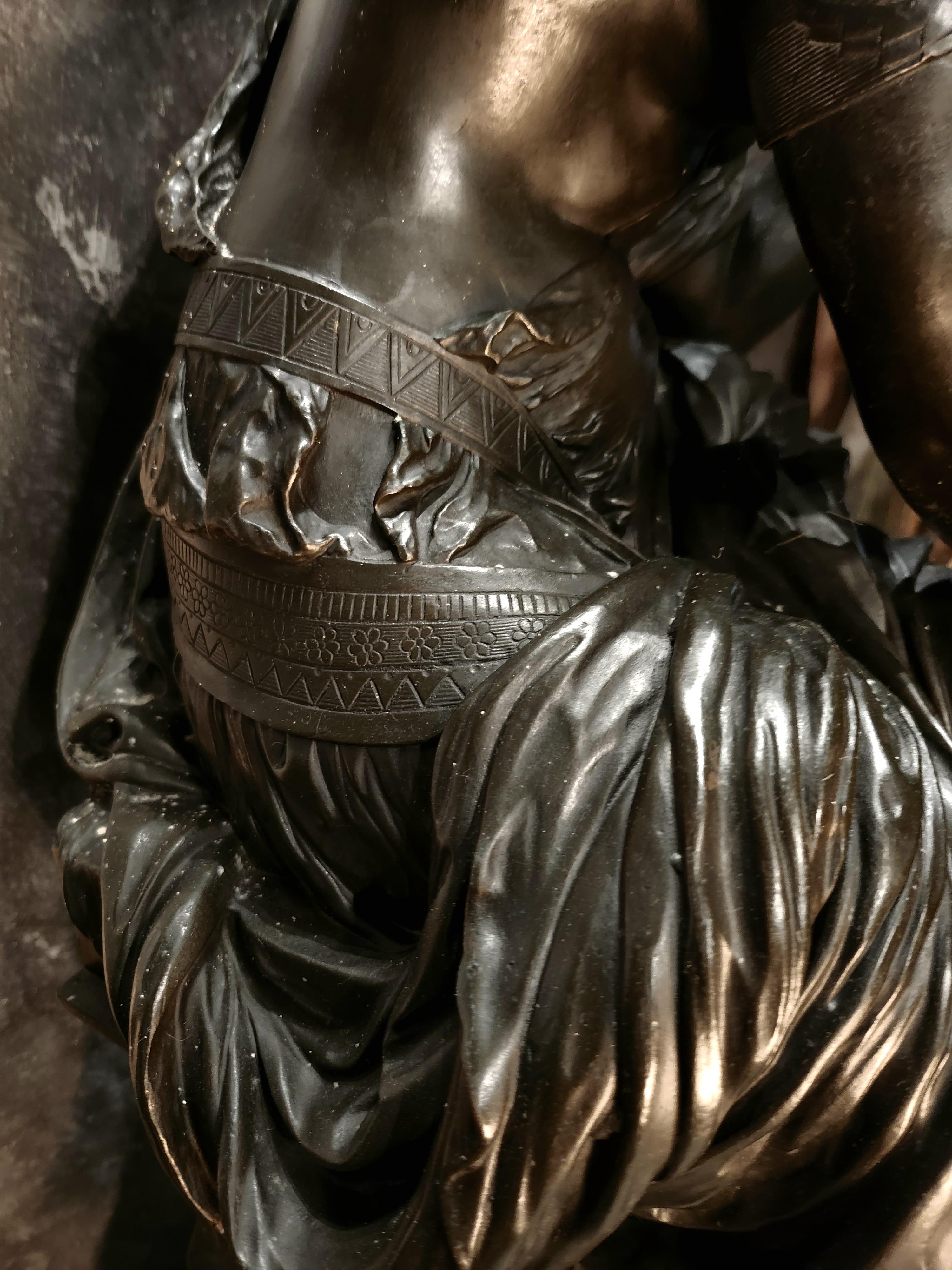 Grande statue de Cléopâtre en bronze patiné, M. I&M, France 19e siècle en vente 3