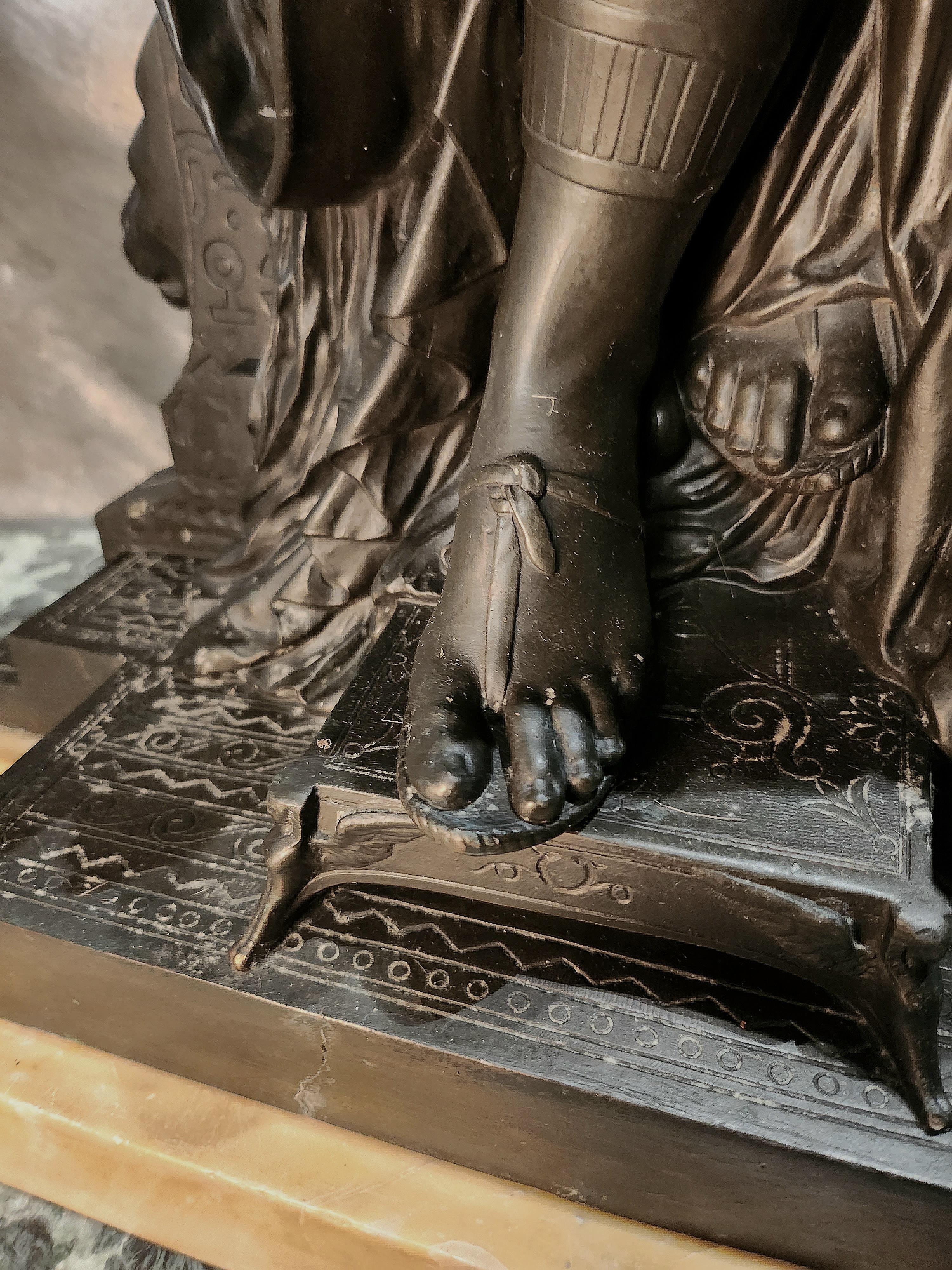 Grande statue de Cléopâtre en bronze patiné, M. I&M, France 19e siècle en vente 6