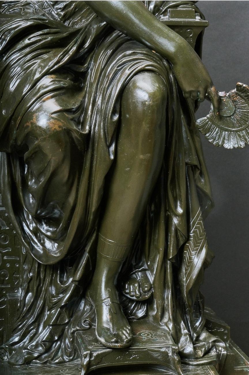 Large patinated bronze statue of Cleopatra, M.Moreau, France 19th century In Good Condition For Sale In Walkertshofen, BY