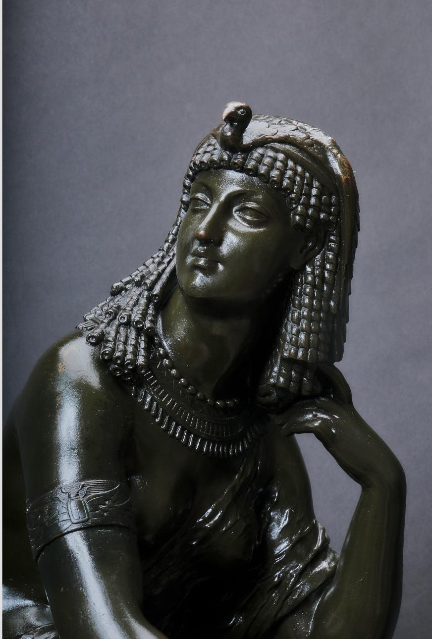 Patiné Grande statue de Cléopâtre en bronze patiné, M. I&M, France 19e siècle en vente