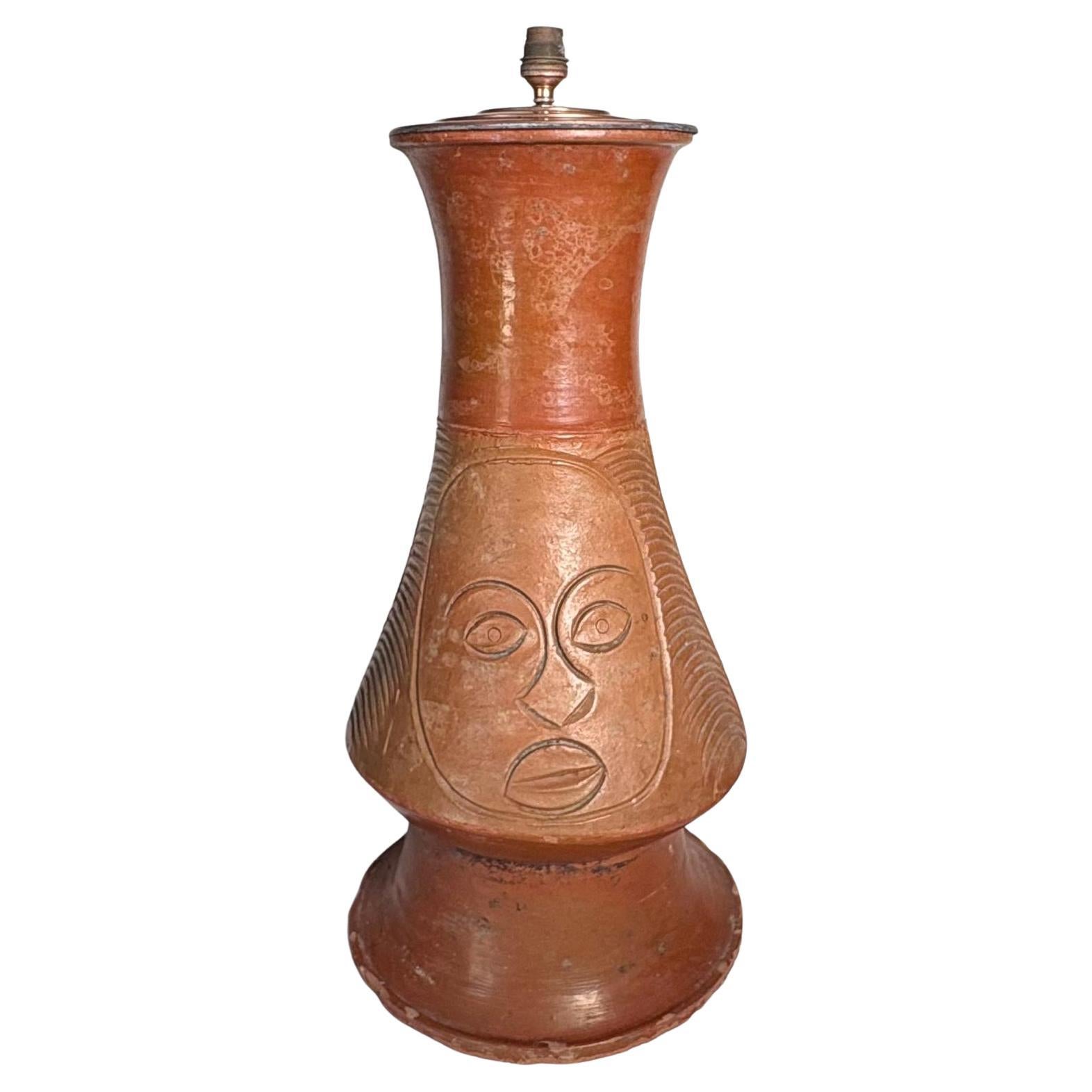 Grande lampe en céramique de terre cuite patinée, France en vente