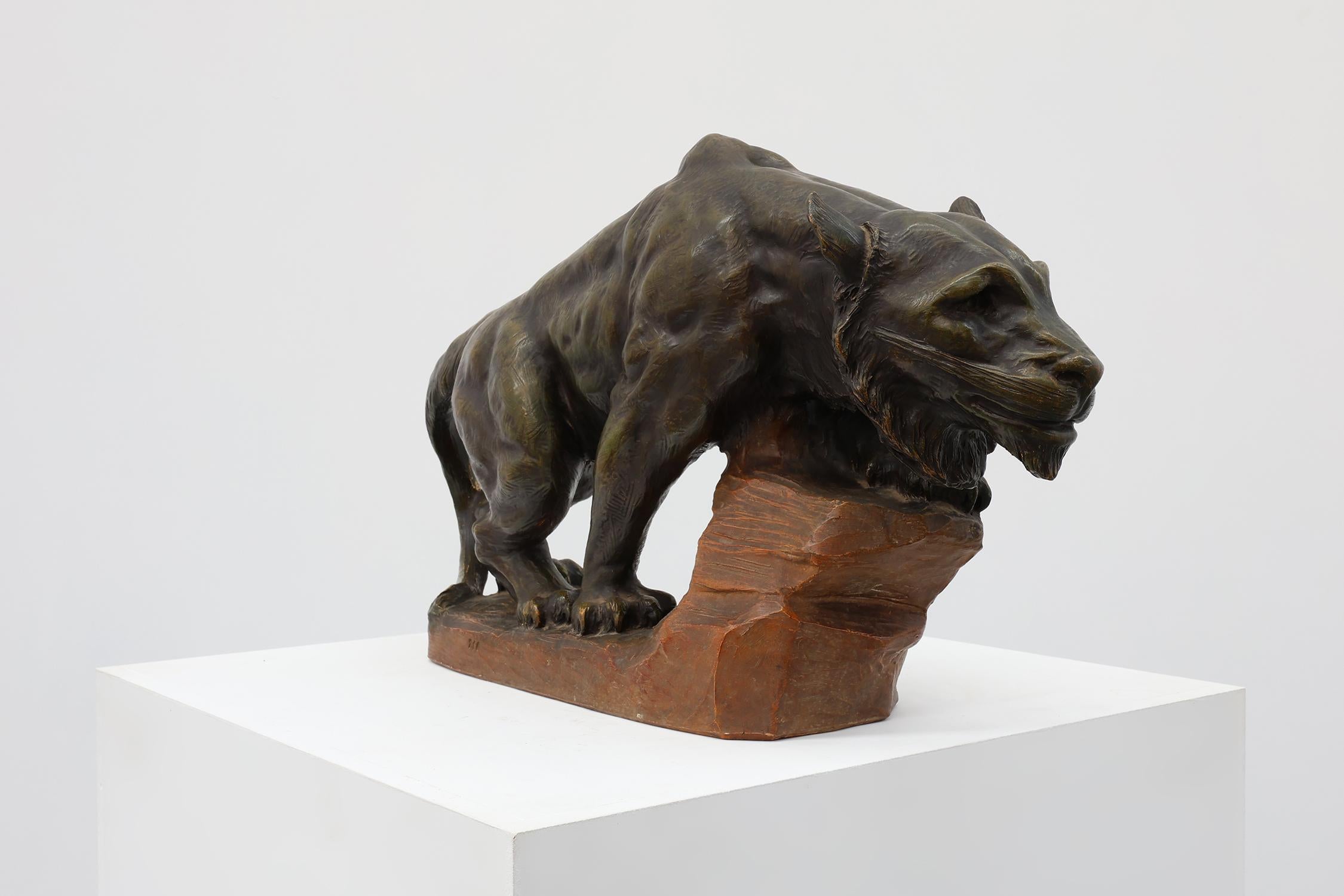 Grande statua in terracotta patinata di un Leone, firmata Richard Aurili, Italia in vendita 3