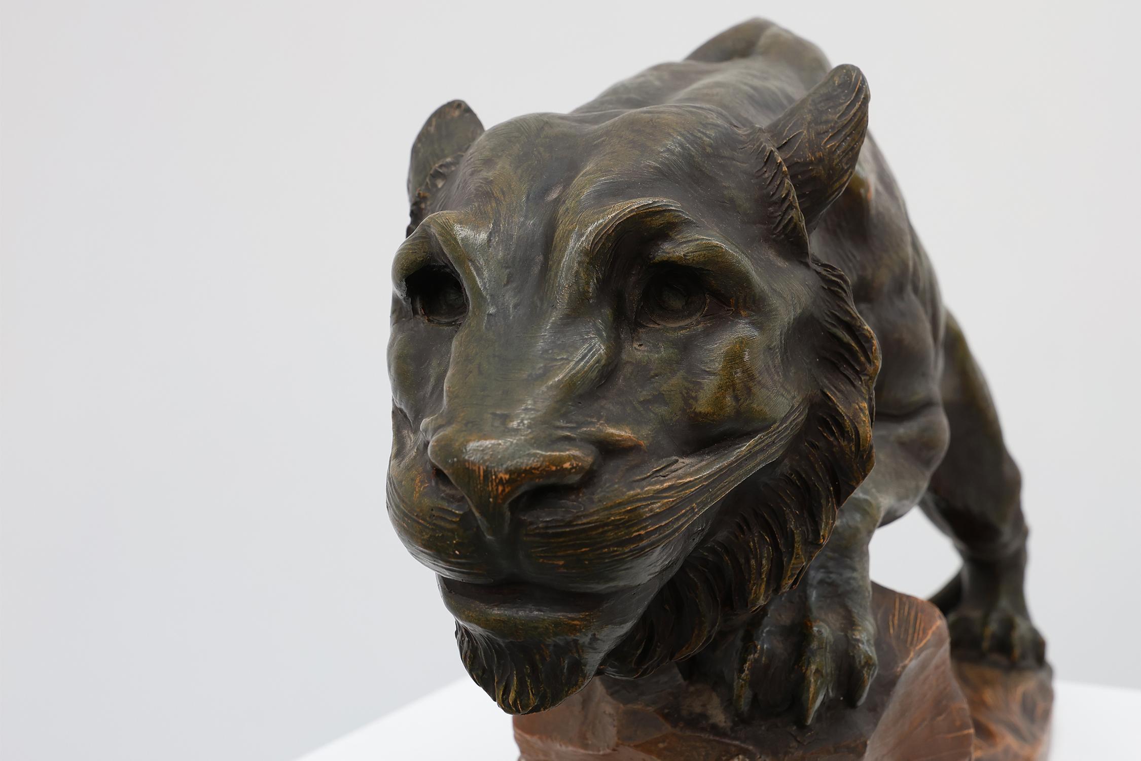 Grande statua in terracotta patinata di un Leone, firmata Richard Aurili, Italia In condizioni buone in vendita a Meulebeke, BE