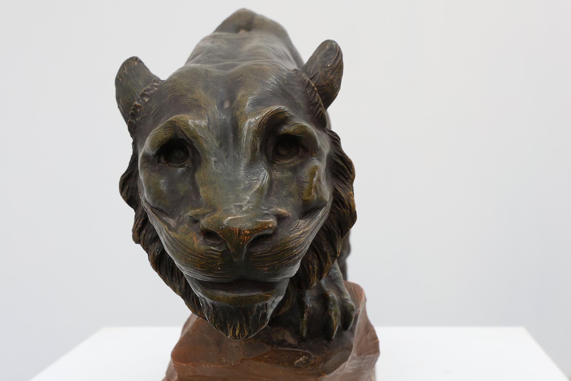 Grande statua in terracotta patinata di un Leone, firmata Richard Aurili, Italia in vendita 2