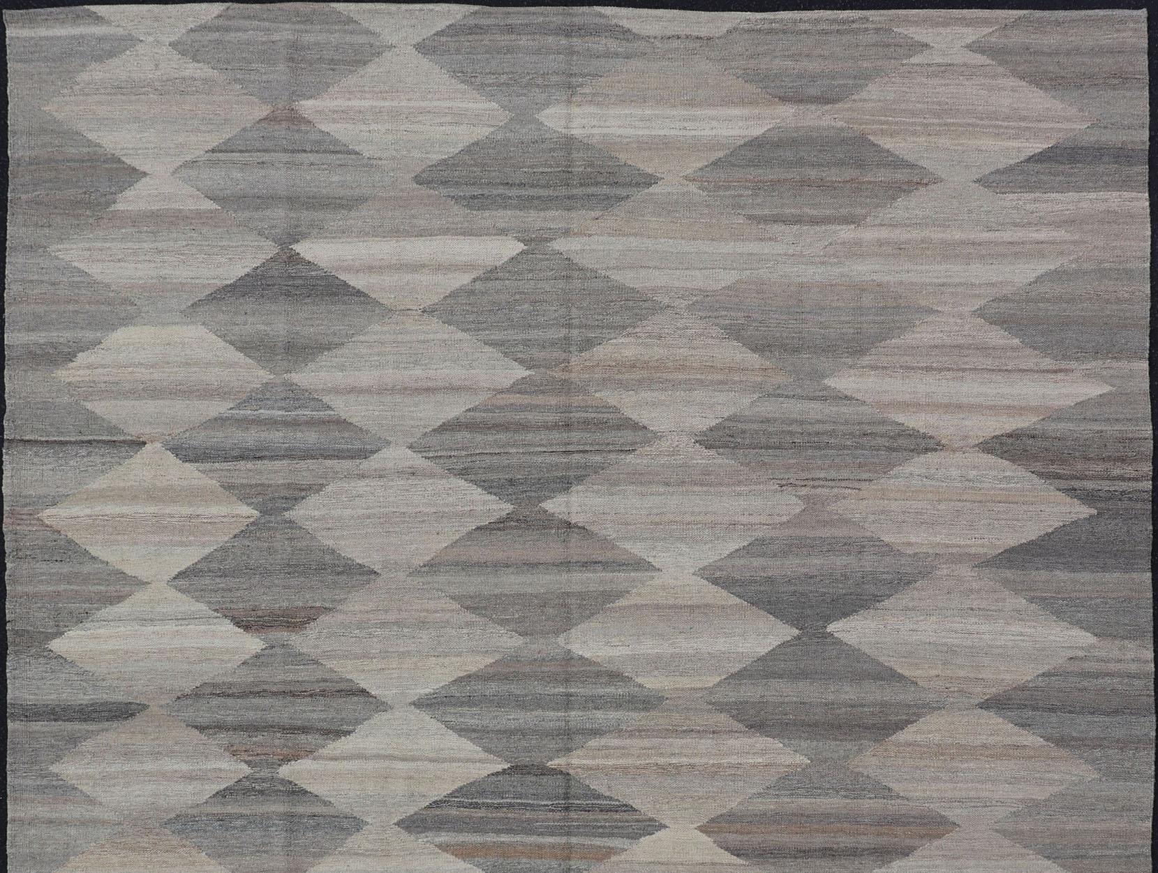 Tapis Kilim à tissage plat et à motifs multicolores, tapis d'art tissé Keivan AFG-27652, pays d'origine / type : Afghanistan / Kilim

Le design de ce tapis Kilim est parfait pour les intérieurs classiques comme pour les intérieurs modernes et
