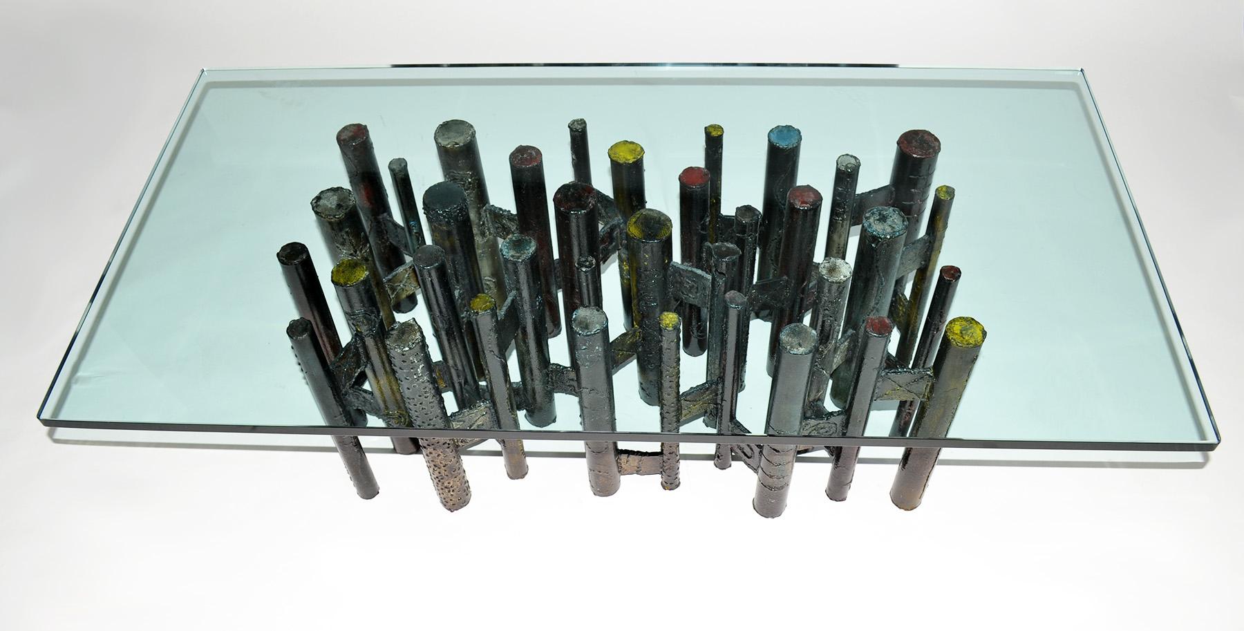 Grande table basse du Paul Evans Studio en acier soudé et peint, 1967. Acier peint, oxydé, découpé au chalumeau, soudé, de style brutaliste avec plateau en verre surdimensionné de 57