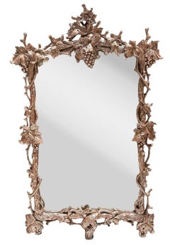Grand miroir en bois doré Grapes & Vines Silver de Paul Ferrante