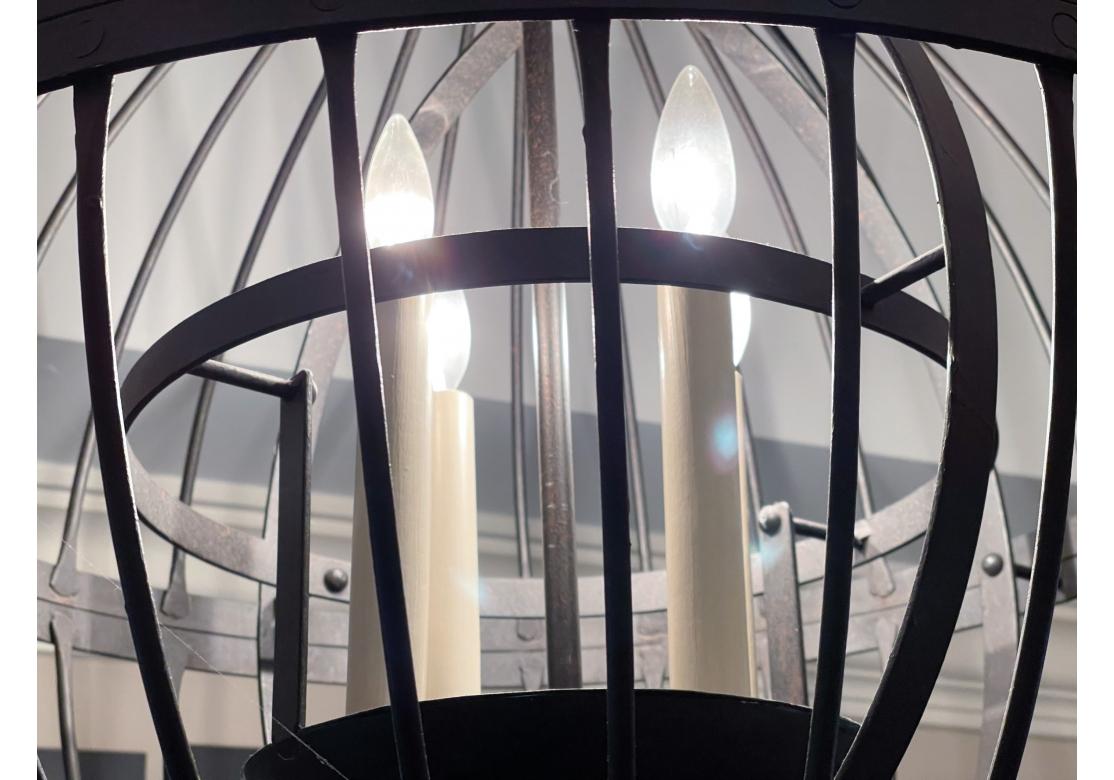 Grande lampe suspendue sphérique en fer de Paul Ferrante en vente 2