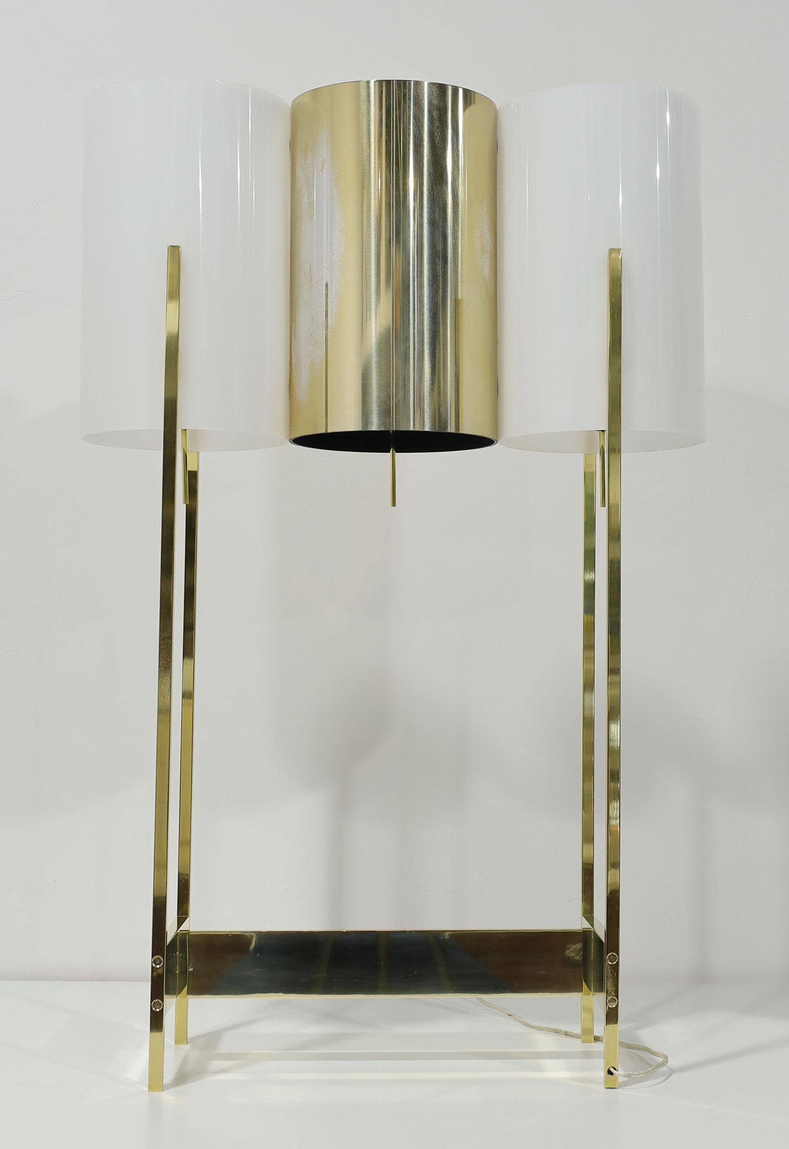 Grandi lampade da tavolo Paul Mayen per Habitat in ottone e lucite, anni '60 in vendita 2