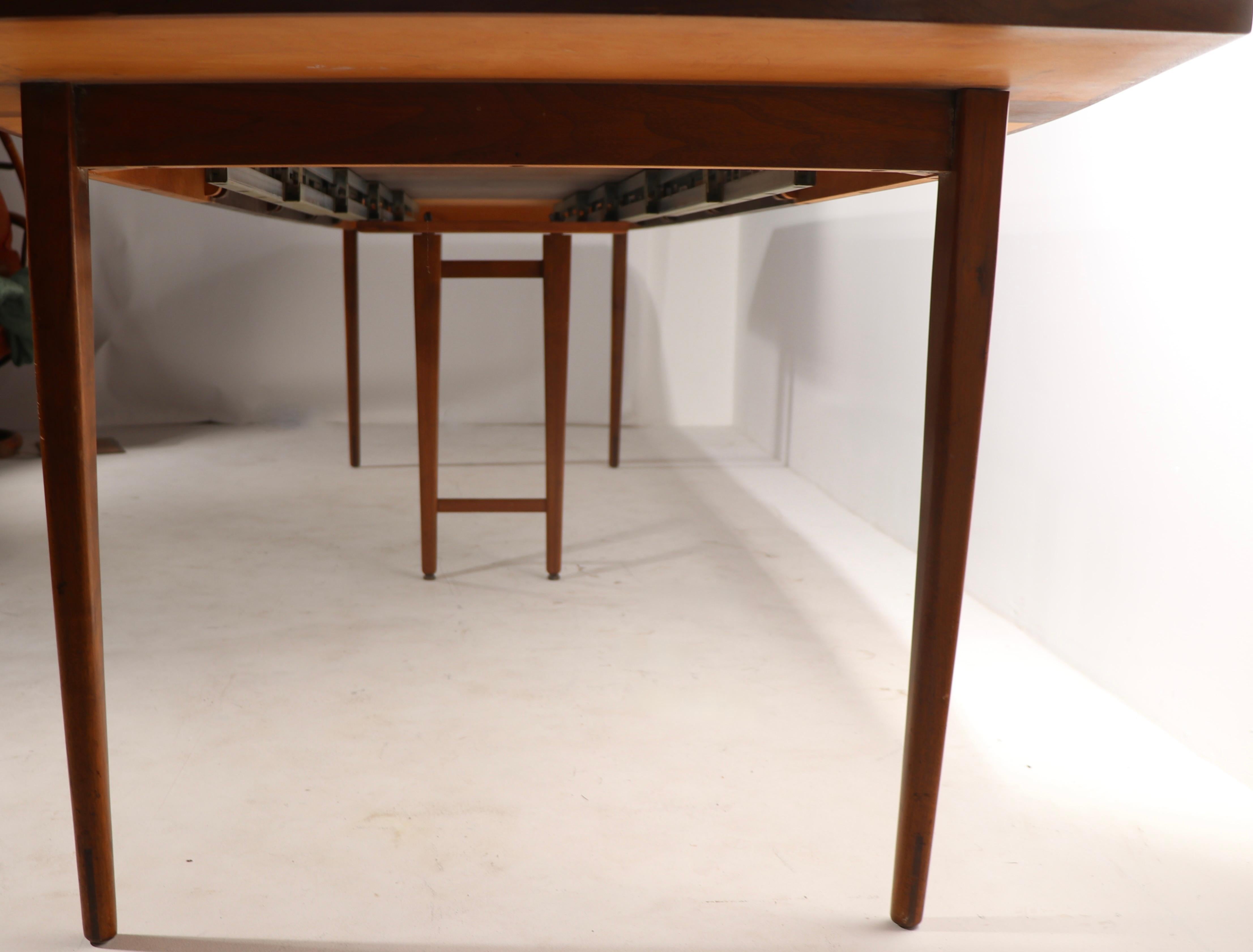 Large Paul McCobb Calvin Directional Dining Table with 3 Leaves For Sale 4