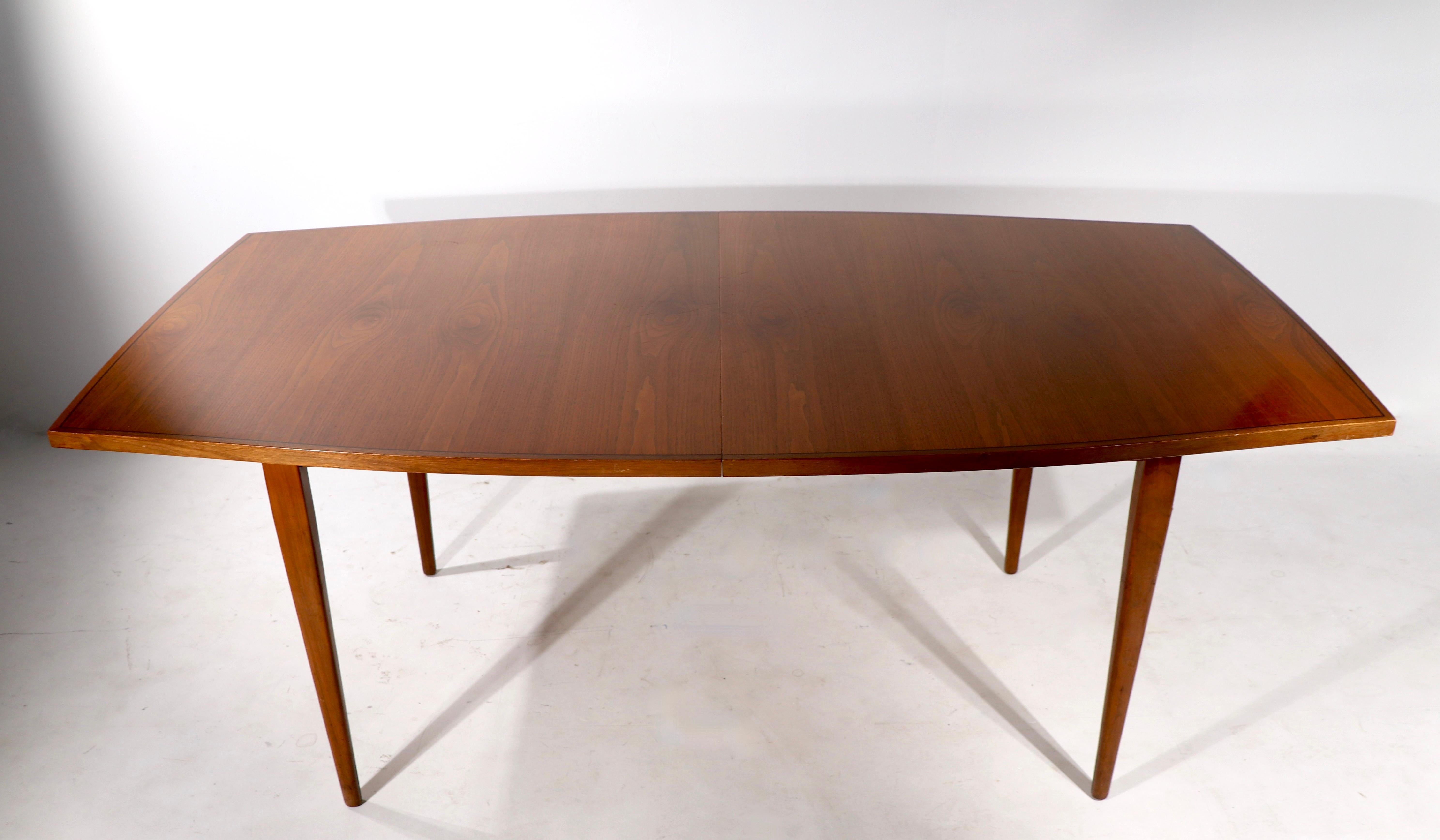 Large Paul McCobb Calvin Directional Dining Table with 3 Leaves In Good Condition For Sale In New York, NY