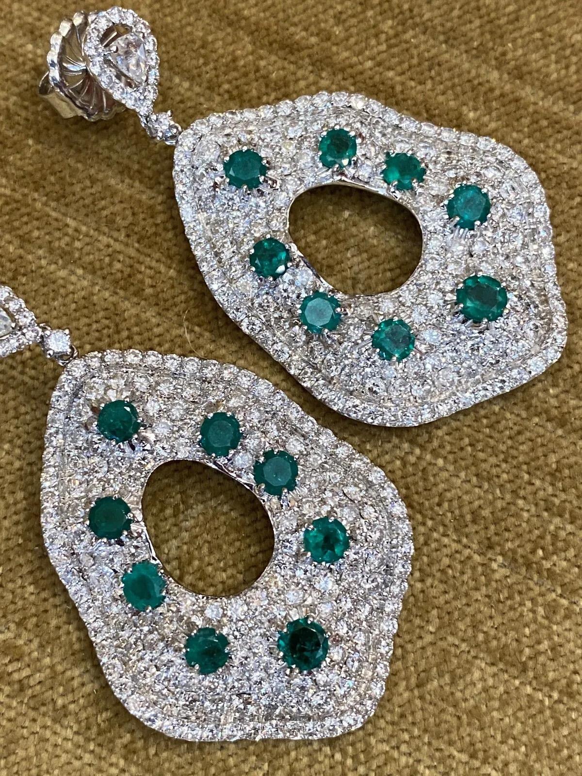 Pavé Diamond and Emerald Drop Earrings in 18k White Gold

Elegant Pavé Diamond and Emerald Drop Earrings feature Round cut Emeralds, Triangle Rose cut Diamonds, and Round Brilliant cut Diamonds Pavé set in 18k White Gold. All diamonds are lively and