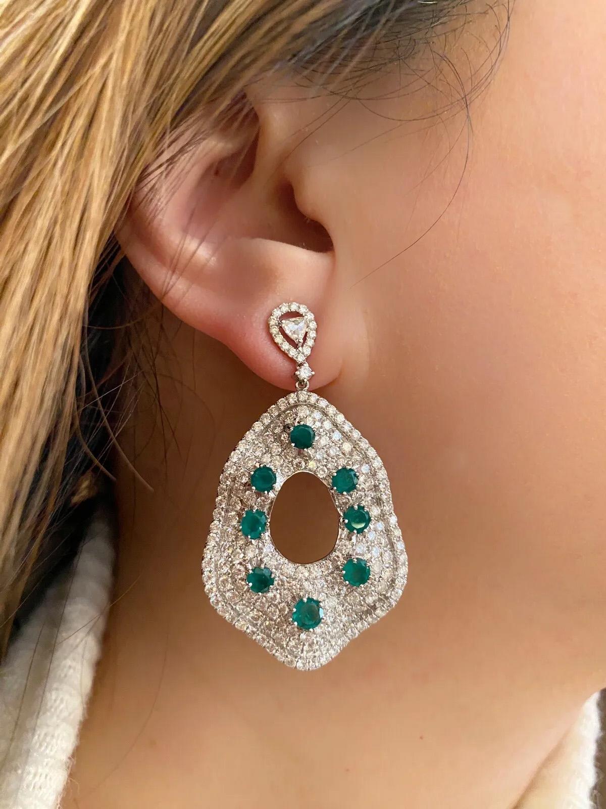 Large Pavé Diamond and Emerald Drop Earrings in 18k White Gold For Sale 1