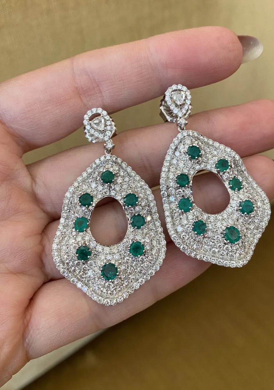 Large Pavé Diamond and Emerald Drop Earrings in 18k White Gold For Sale 2