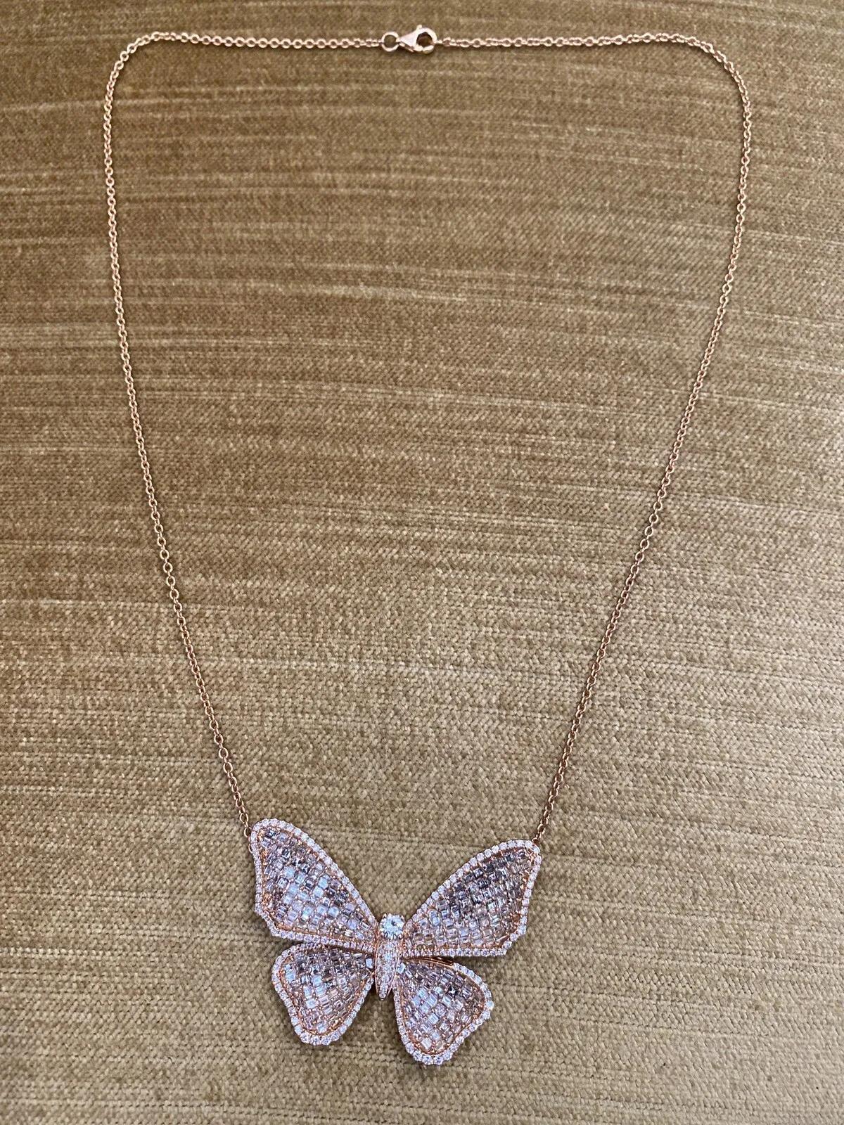 Round Cut Large Pavé Diamond Butterfly Pendant Necklace in 18k Rose Gold For Sale